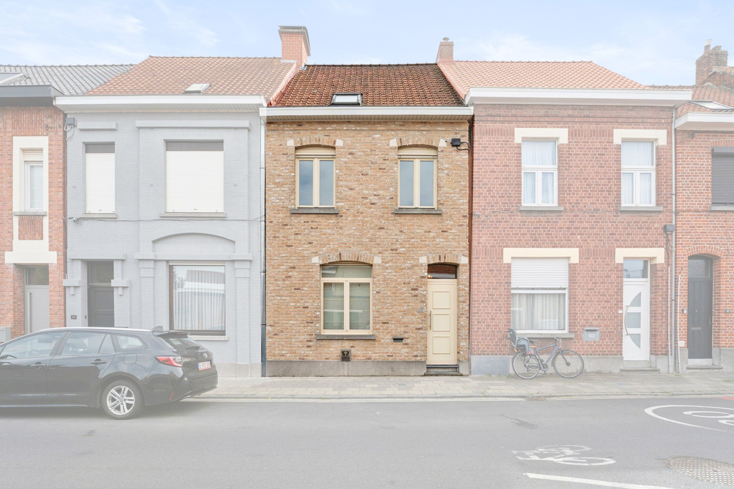 Hoofdfoto van de publicatie: INSTAPKLARE WONING MET TUIN 