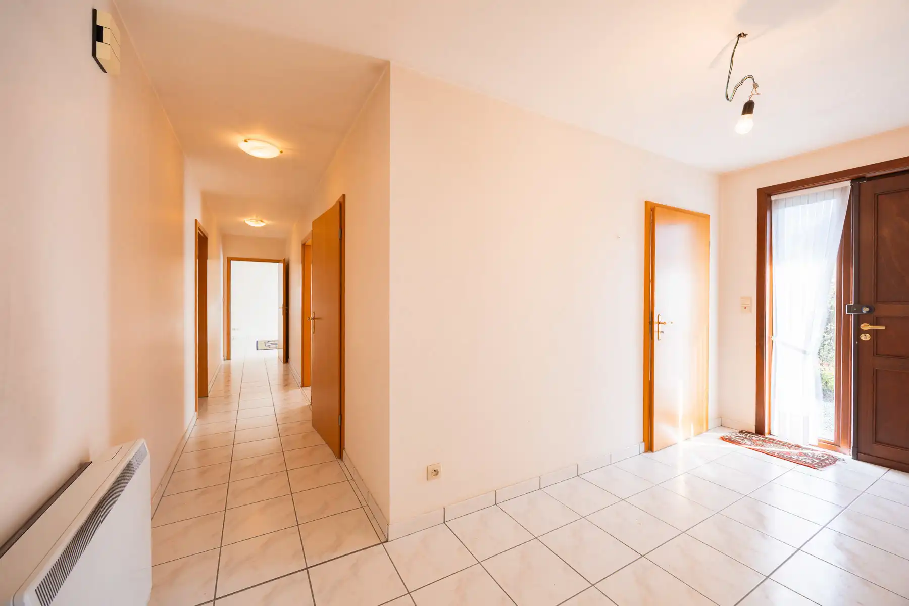 Gelijkvloerse open bebouwing met onderhoudsvriendelijke tuin foto 3