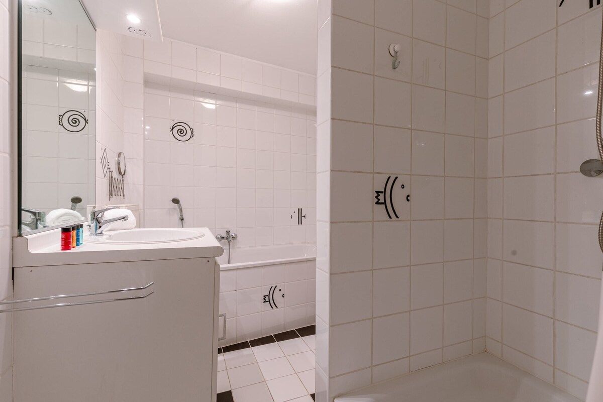 Gemeubeld twee slaapkamer appartement vlak aan zee foto 19