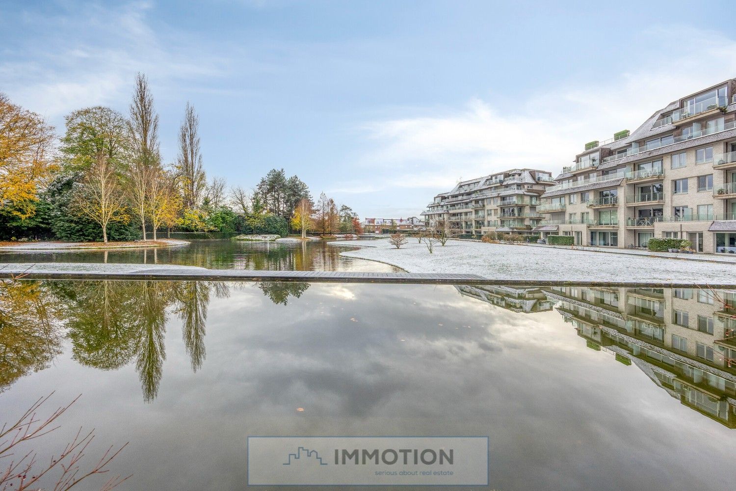 Exclusief appartement met 2 slaapkamers en garage foto {{pictureIndex}}