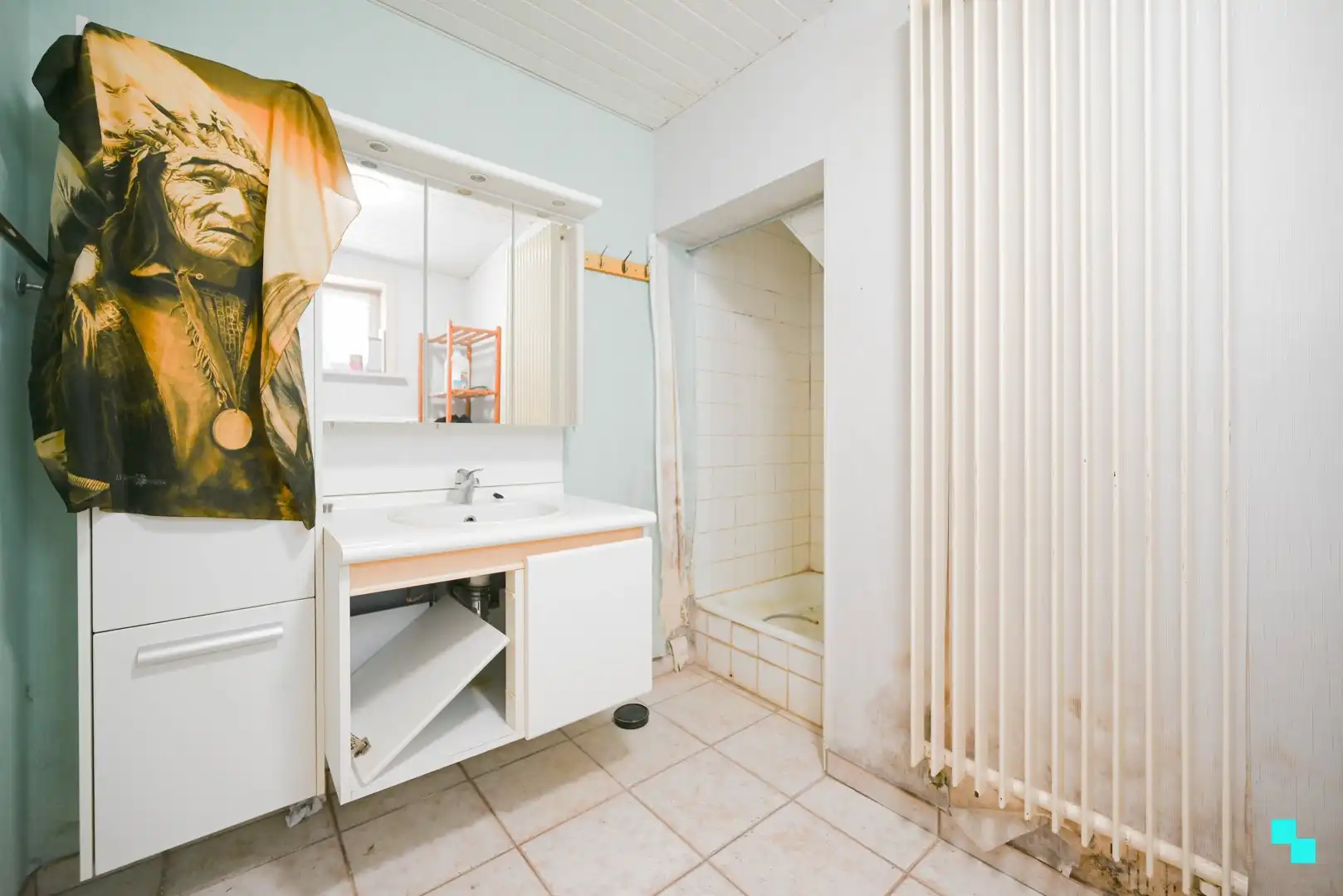 Alleenstaande, te renoveren villa in residentiële buurt foto 19