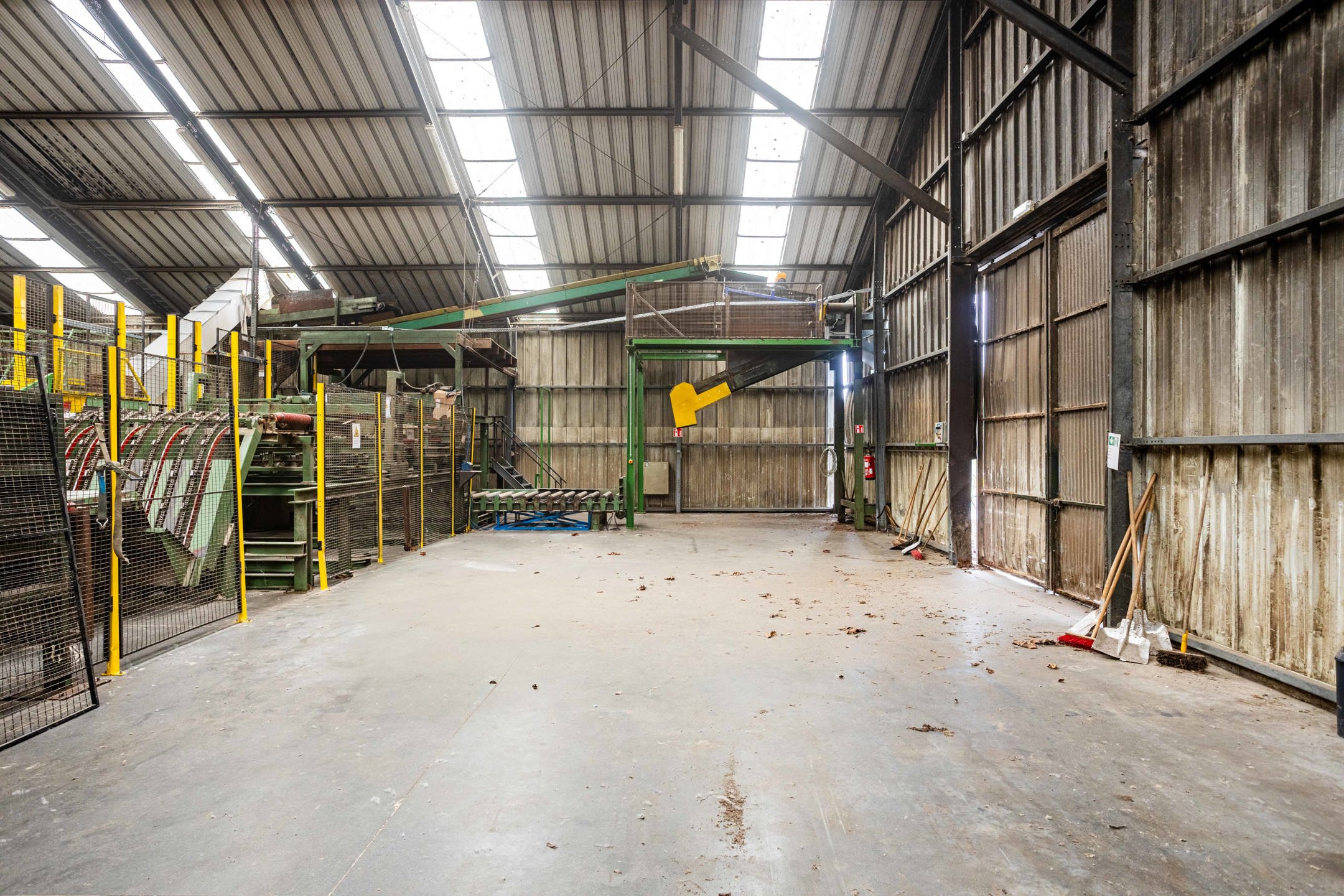 Industriegebouw met ruime industriegrond te koop in Ronse foto 9