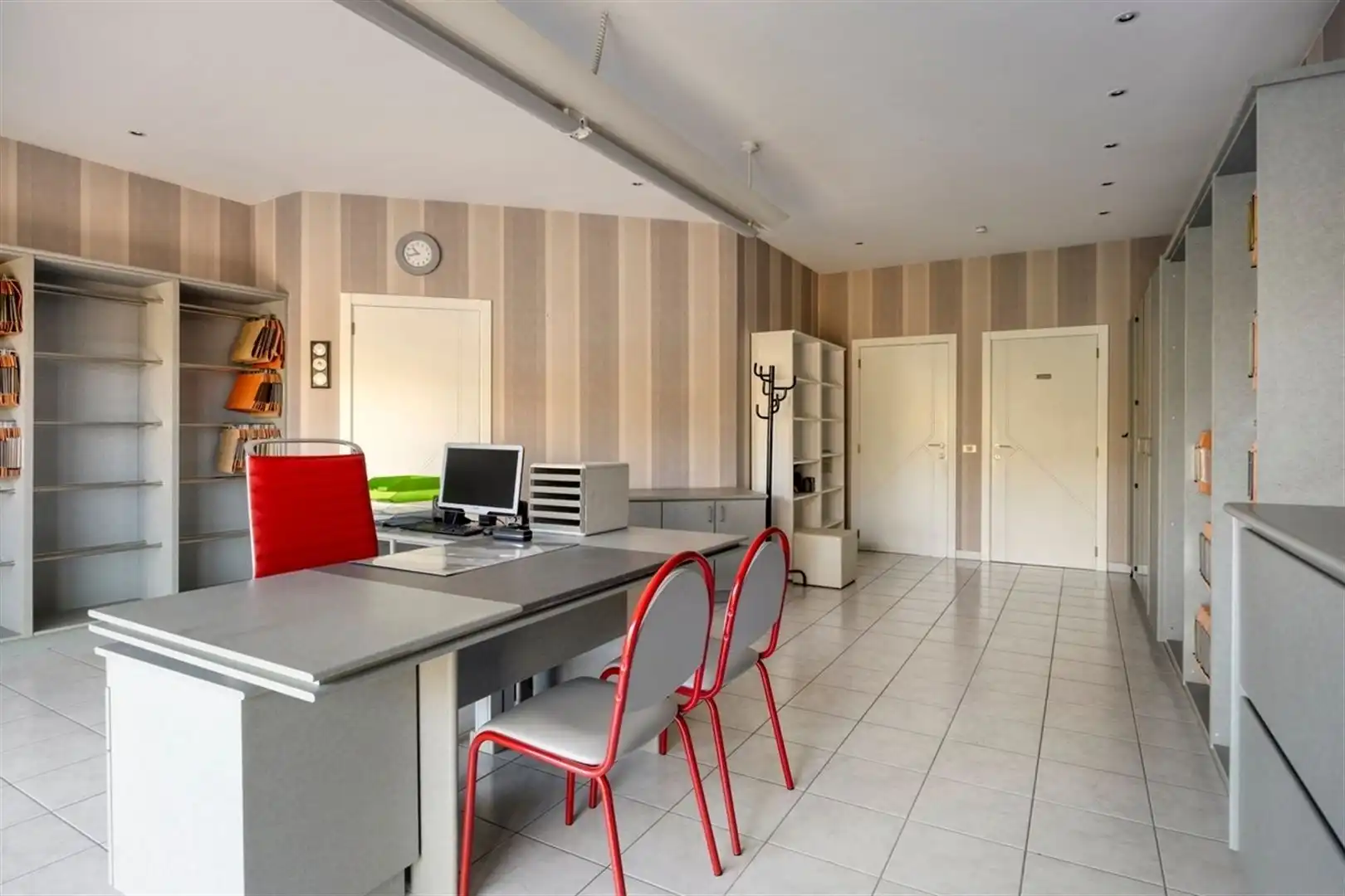 Riante villa voor vrij beroep of kantoor met woonst foto 2