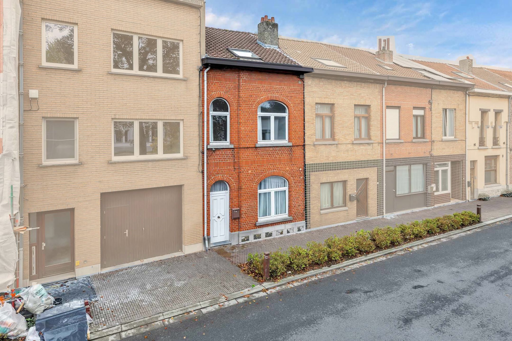 Hoofdfoto van de publicatie: Op te frissen woning met tuin in Ternat!