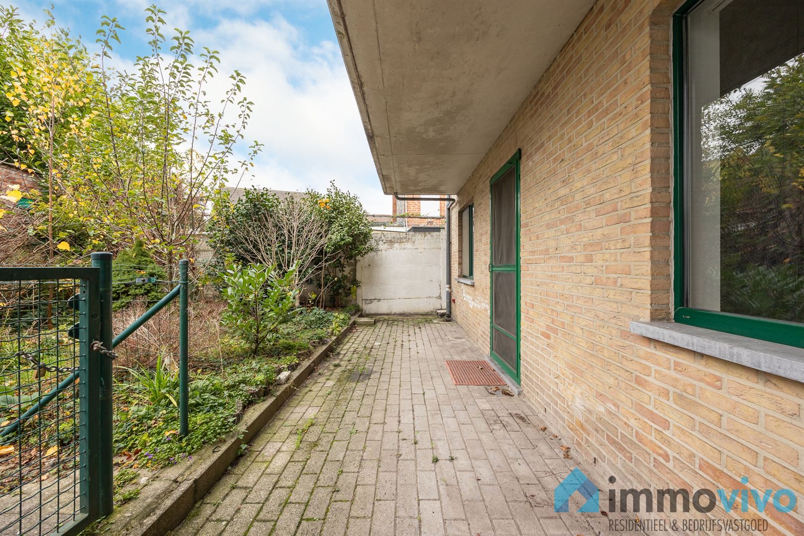 Licht op te frissen gelijkvloersappartement met 2/3 slaapkamers, tuin en garage. foto 11