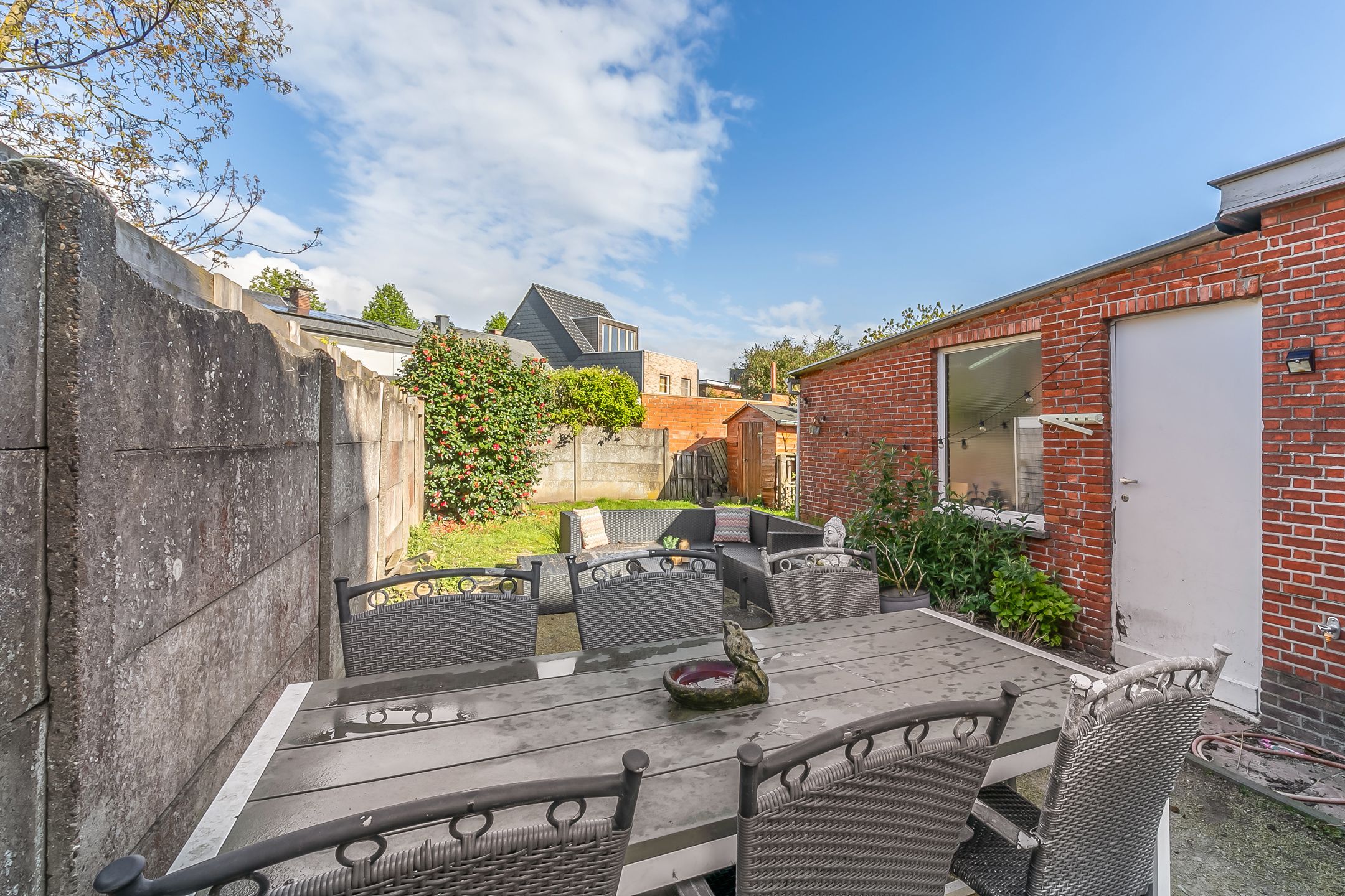 Te renoveren HOB met 4 slaapkamers in gezellige woonwijk foto 2