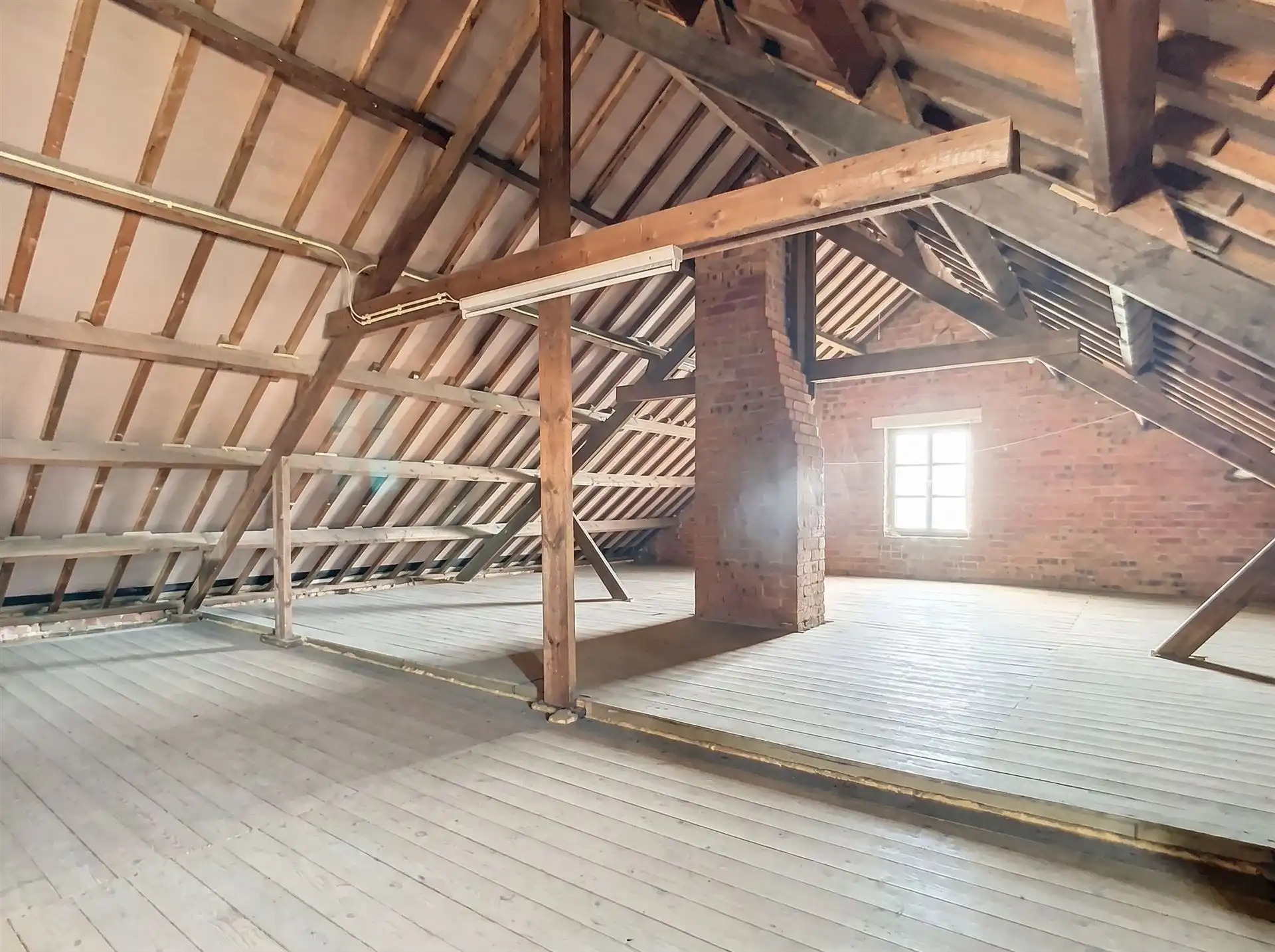 Heel ruime woning met 4 slpks, leefveranda, 54 zonnepanelen foto 34