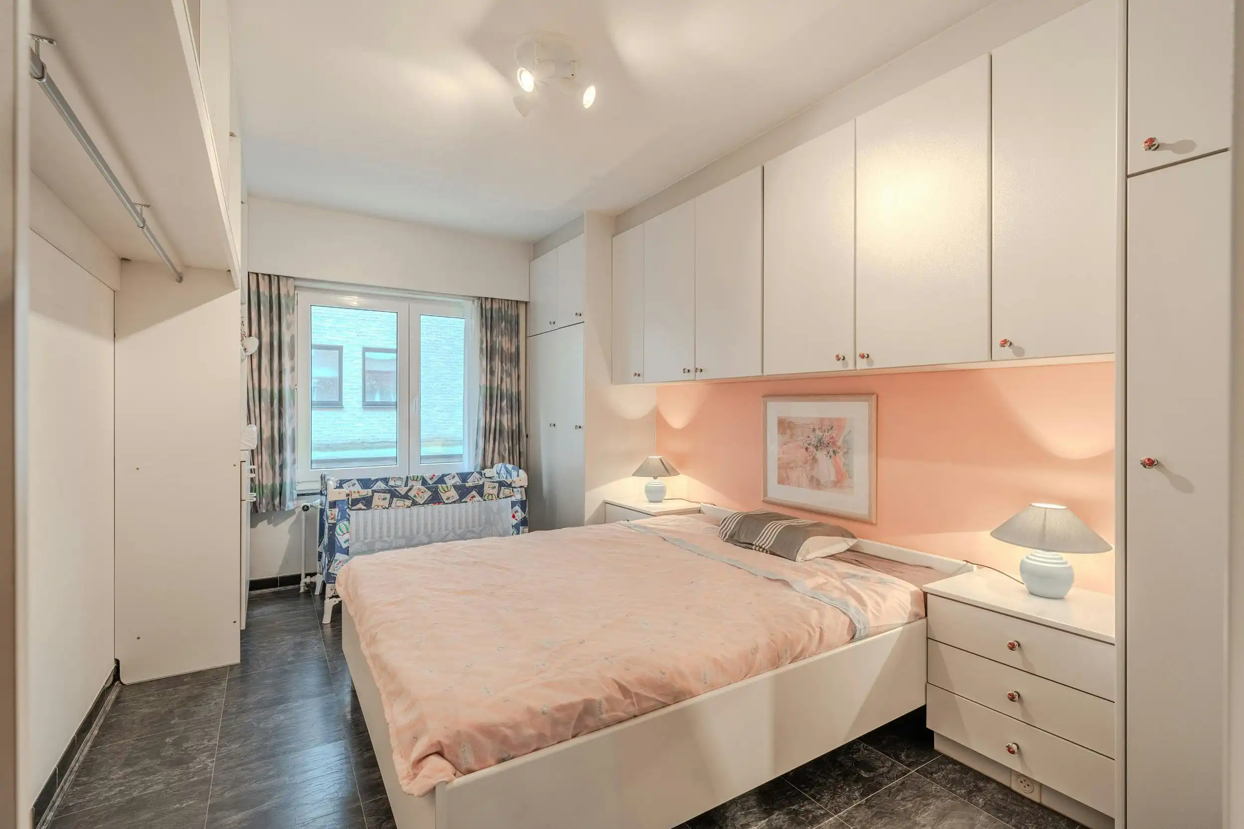 Centraal gelegen 2-slaapkamerappartement met zeezicht! foto 12