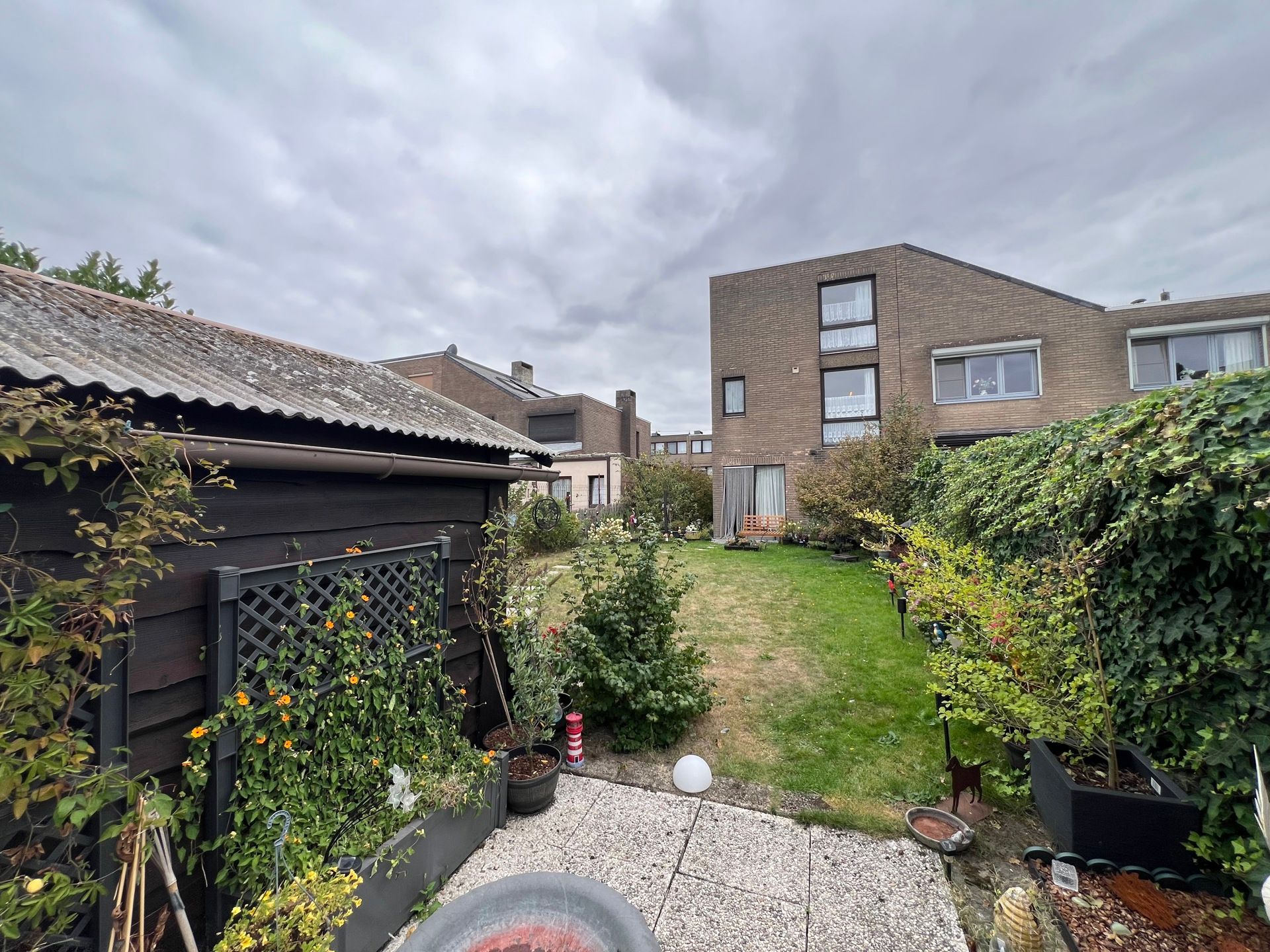 Fantastisch gelegen te renoveren driegevelwoning. foto 4
