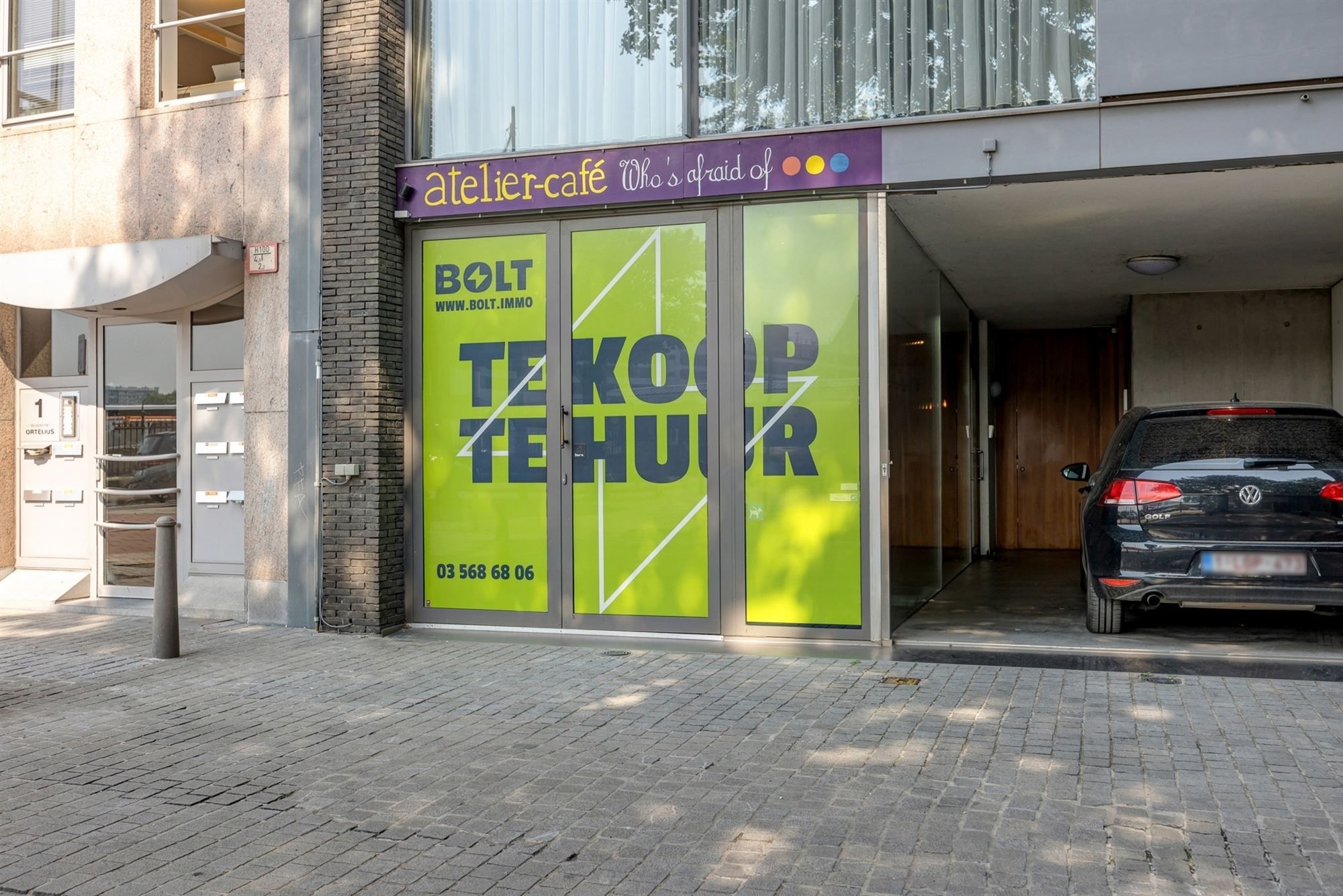 Handelsgelijkvloers van 152m² op toplocatie foto {{pictureIndex}}