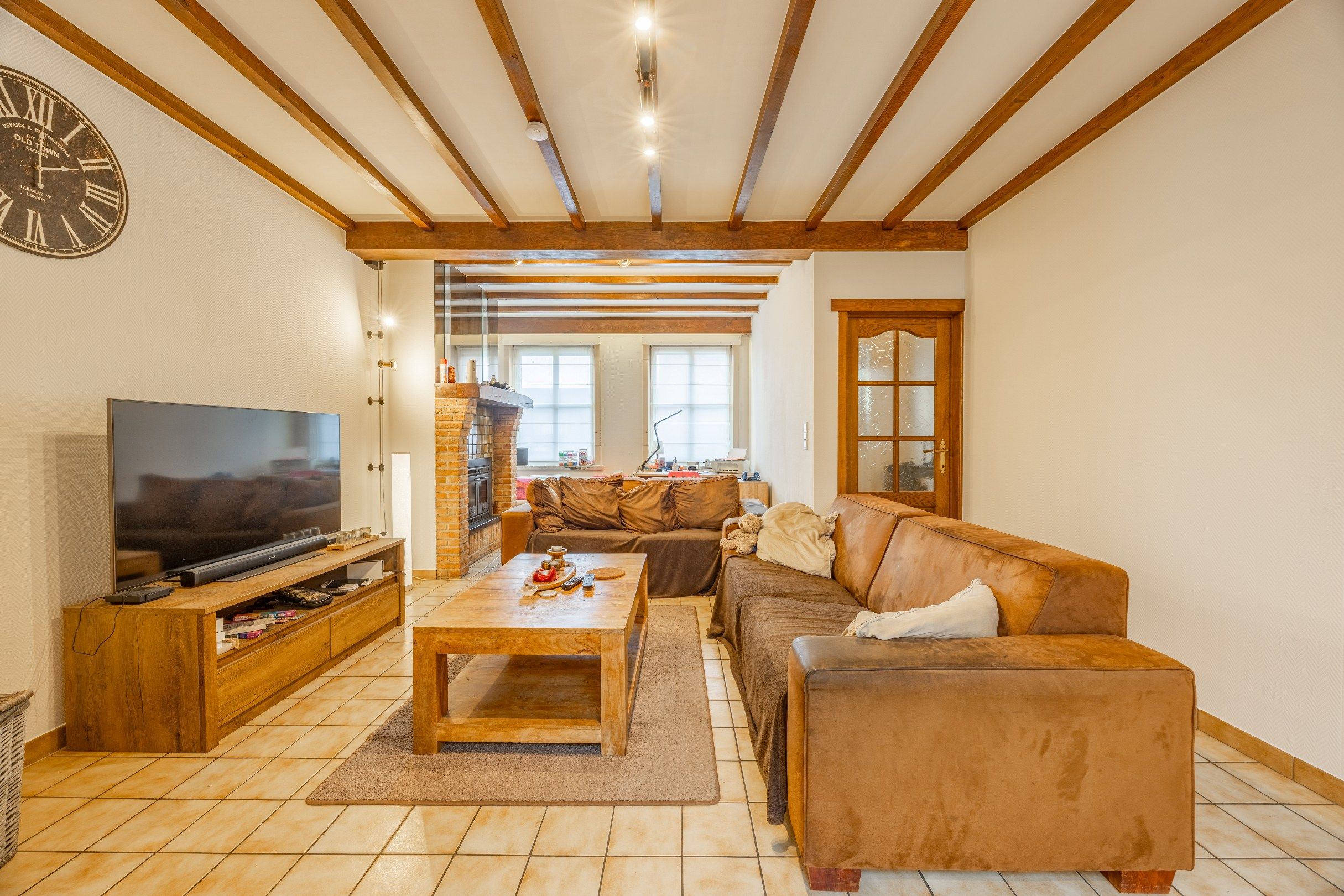 KNUSSE STARTERSWONING MET GARAGE EN UITWEG foto 4