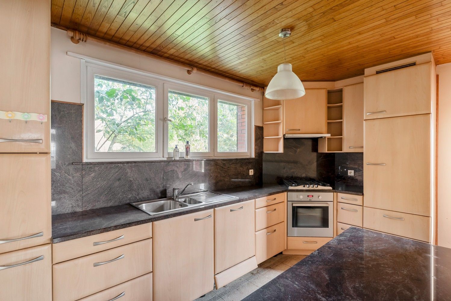 Halfopen bebouwing met garage in doodlopende straat foto 9