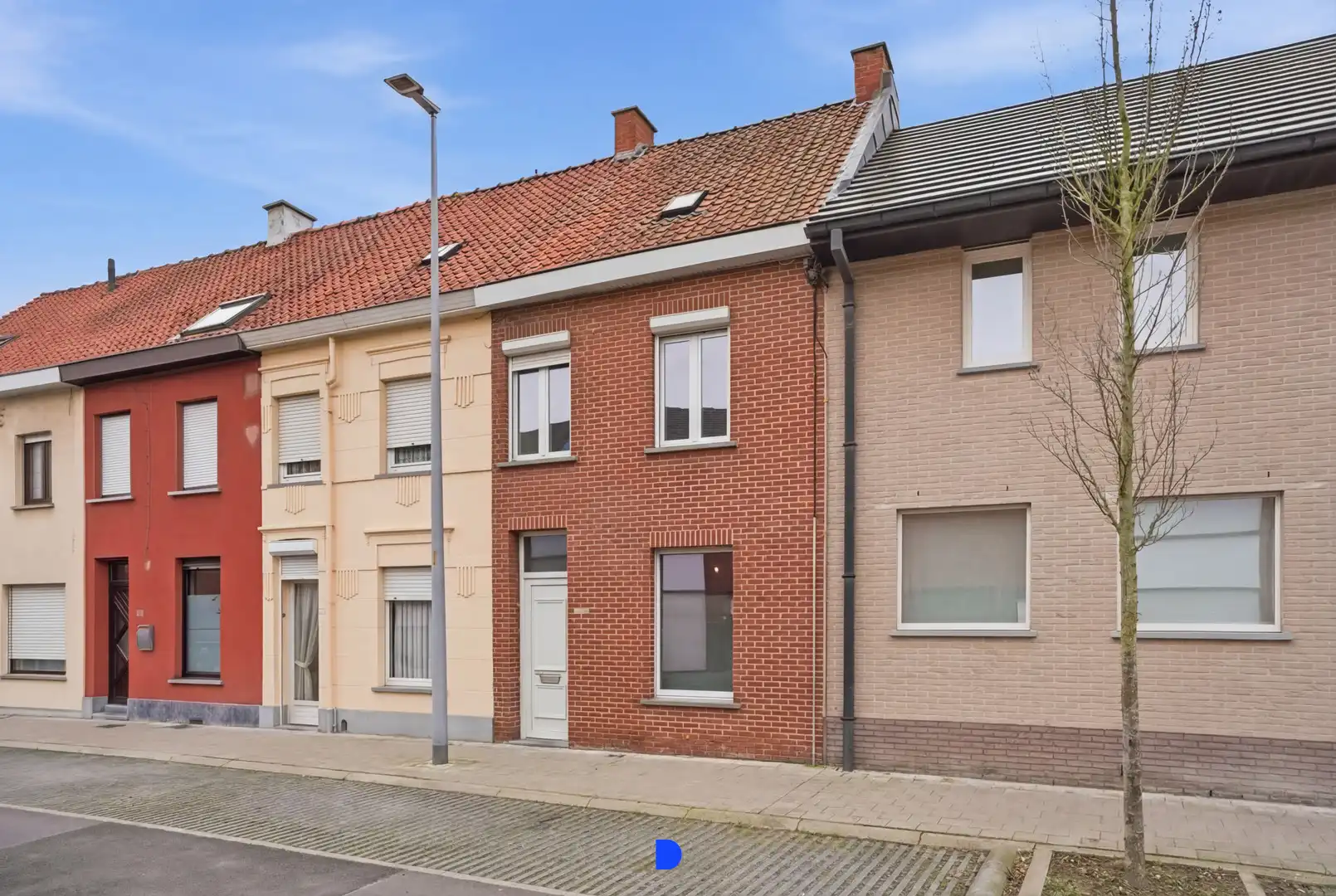 Centraal gelegen rijwoning foto 2