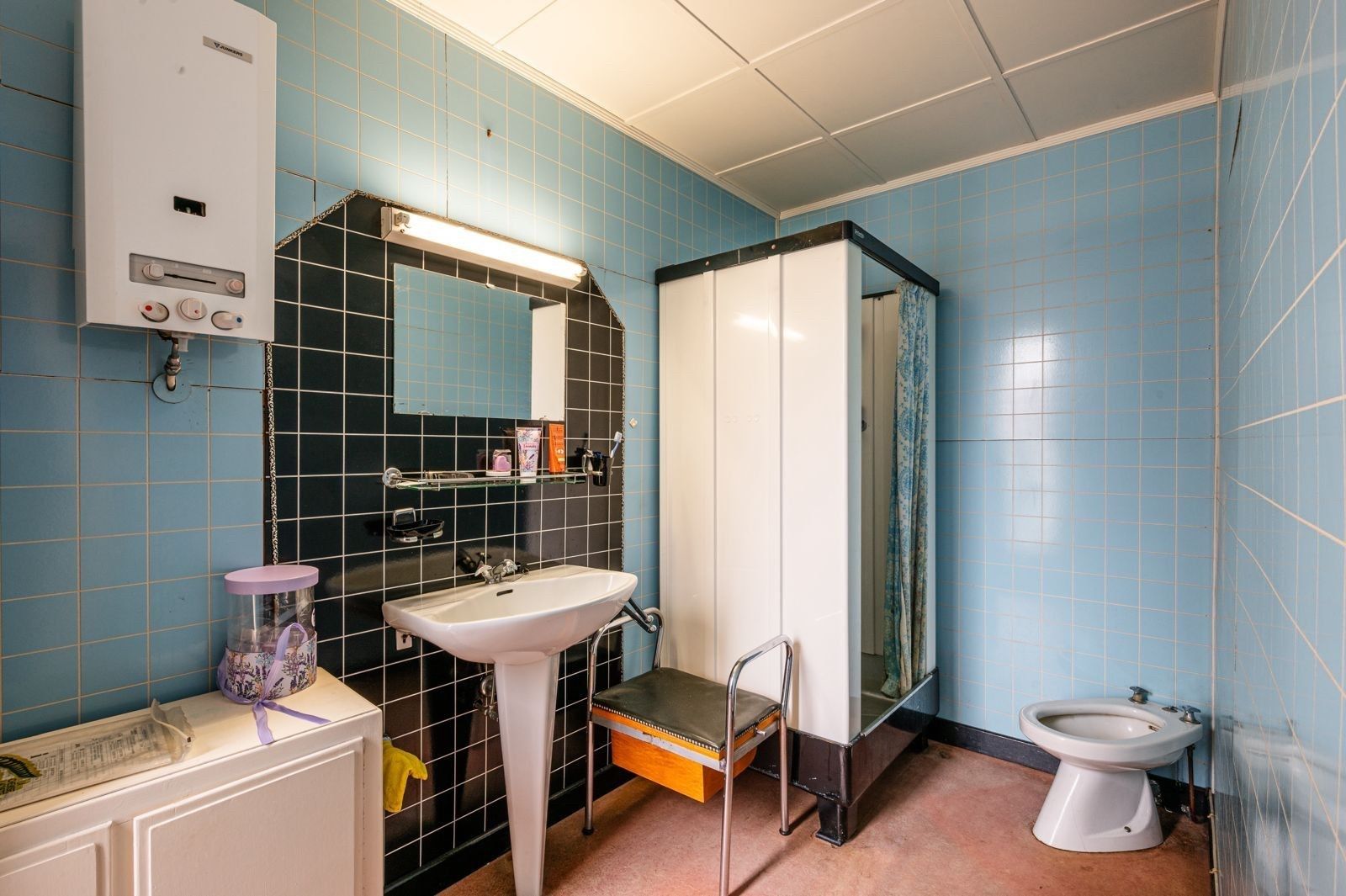 Ruime, te renoveren woning in het centrum van Eeklo foto 12