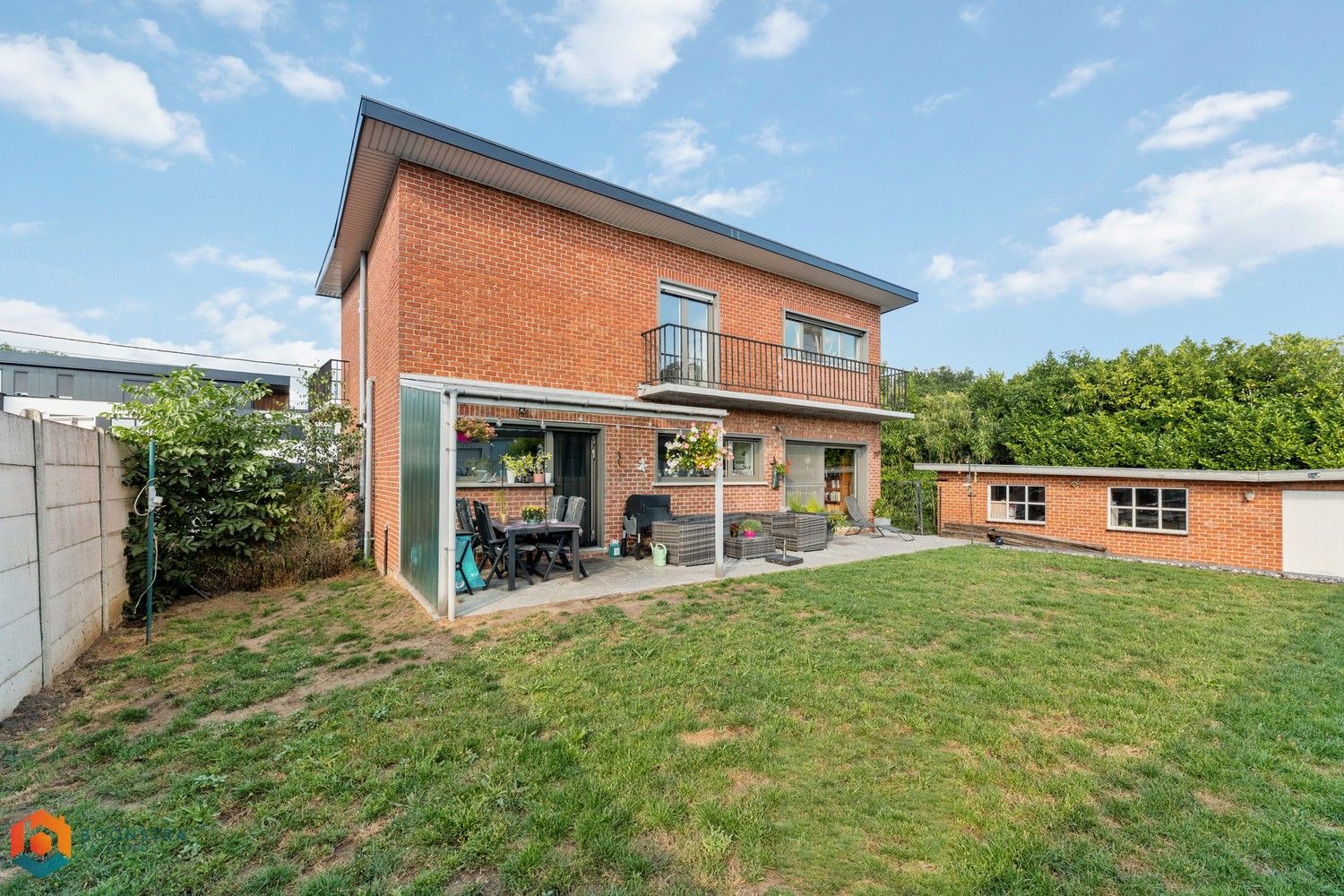 Zeer ruim magazijn van 1600 m² met woonst/bureel op een uitstekende locatie foto 15