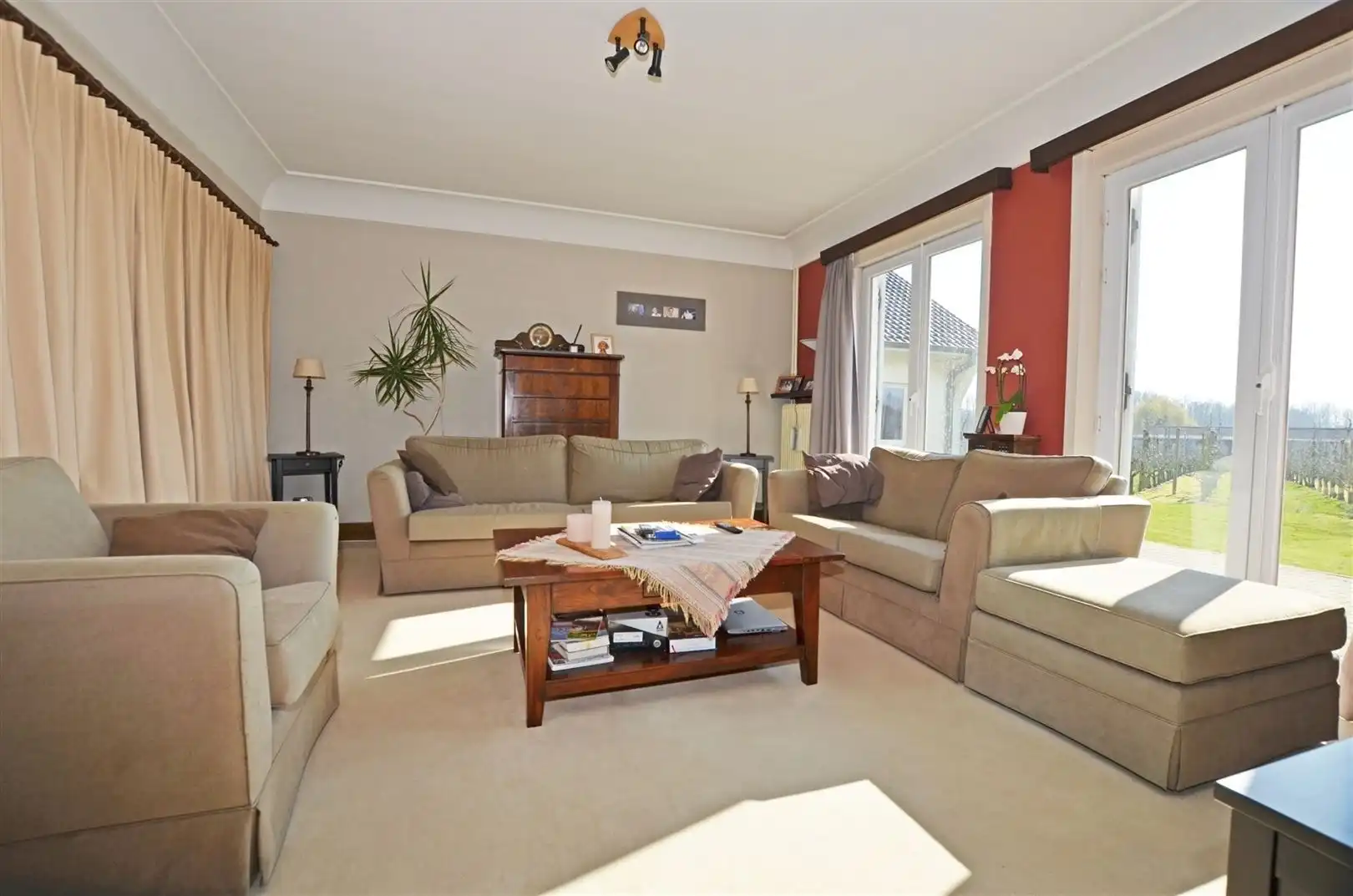 Villa + voorgelegen bouwgrond in residentiële straat  foto 5