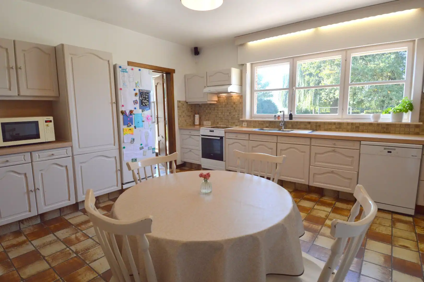 Ruime villa met 4 slaapkamers en prachtige zuidwest gerichte tuin te Spiere-Helkijn foto 8