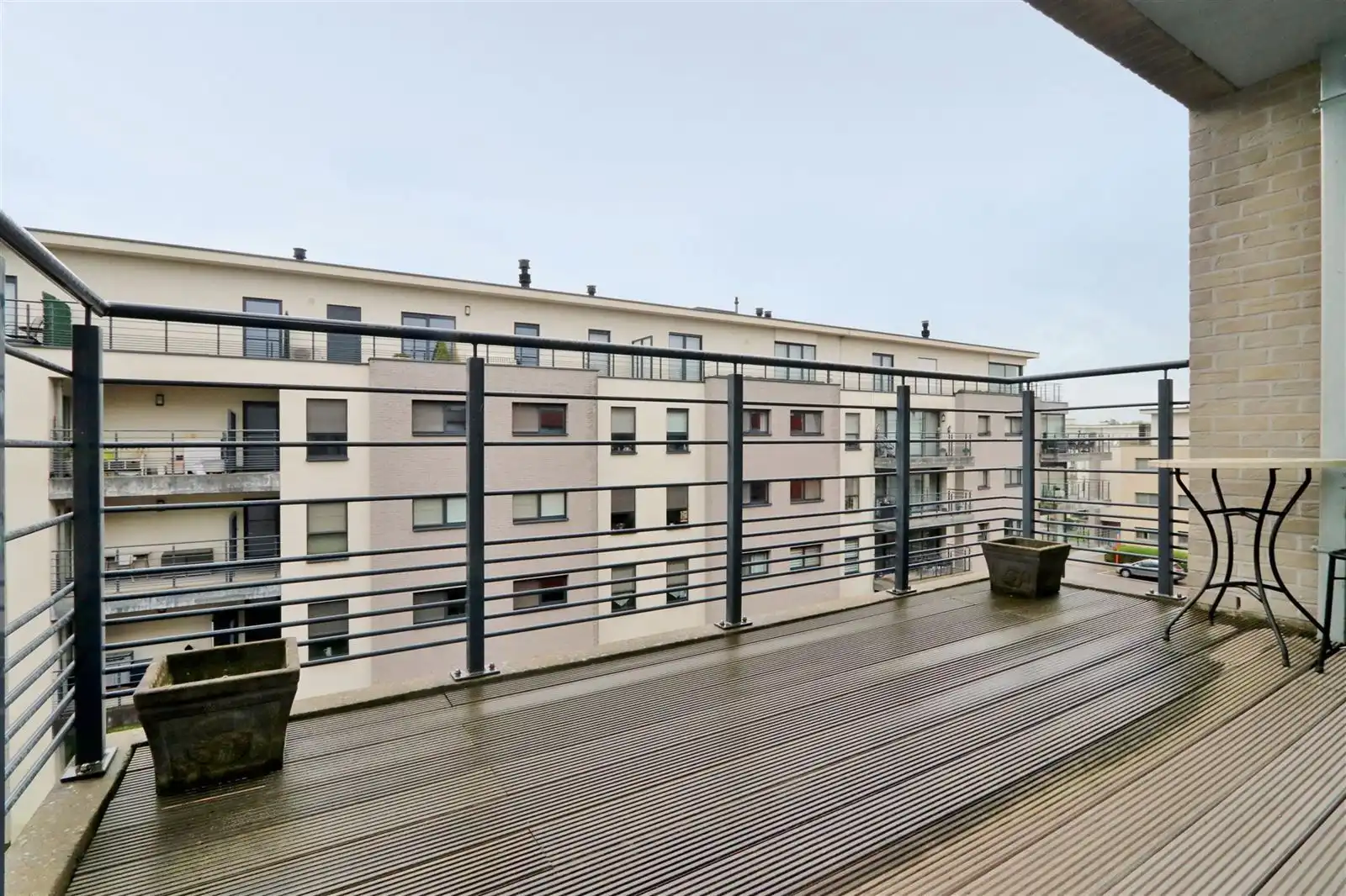 Appartement 3de verdieping met 2 slaapkamers, terras en staanplaats foto 6