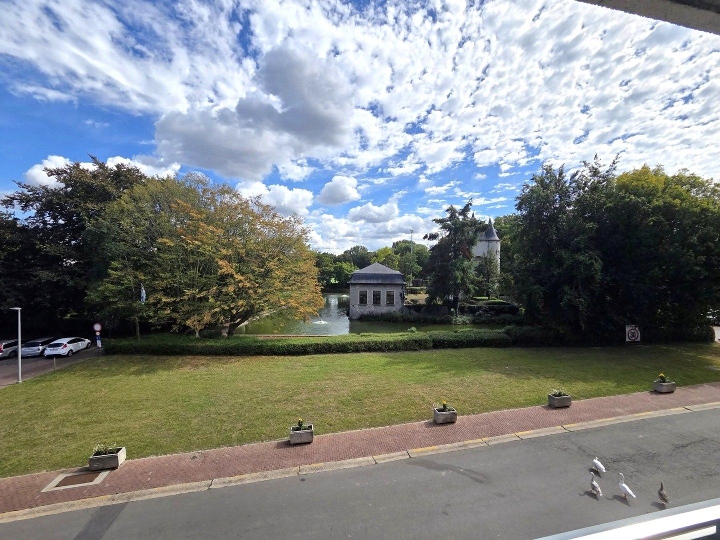 Instapklaar appartement met terras in het hart van Diegem!  foto 12