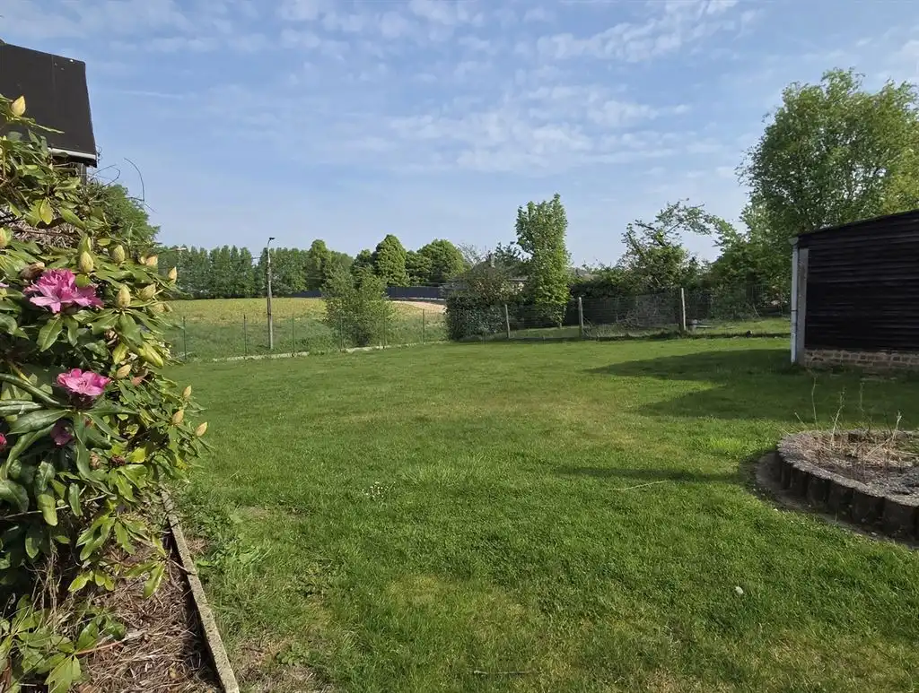 Ruime, op te frissen 3-gevelw met 4 slpks, gar en tuin foto 4