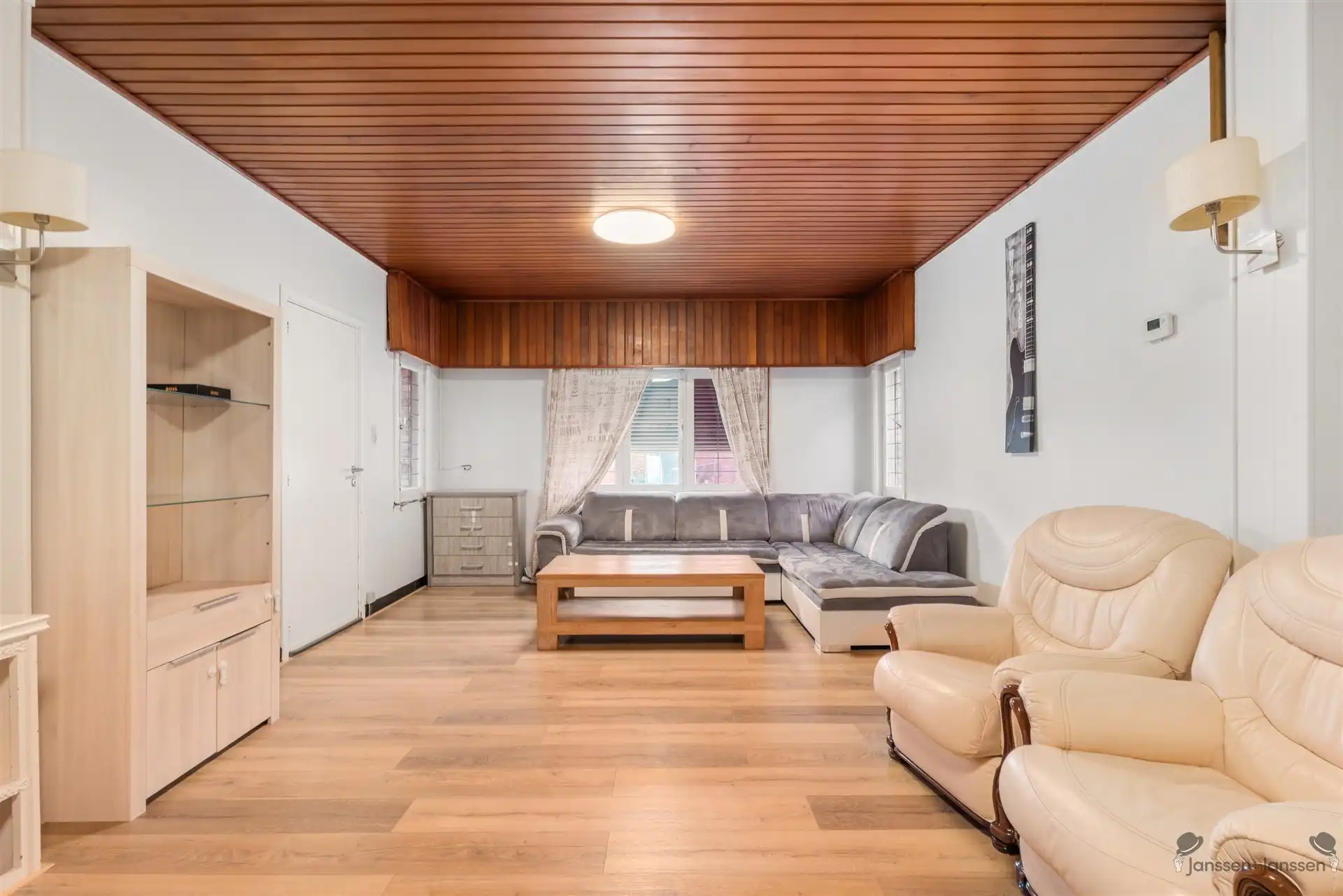 Vrijstaande woning met modern bijgebouw en renovatiepotentieel in groen Beverlo foto 4