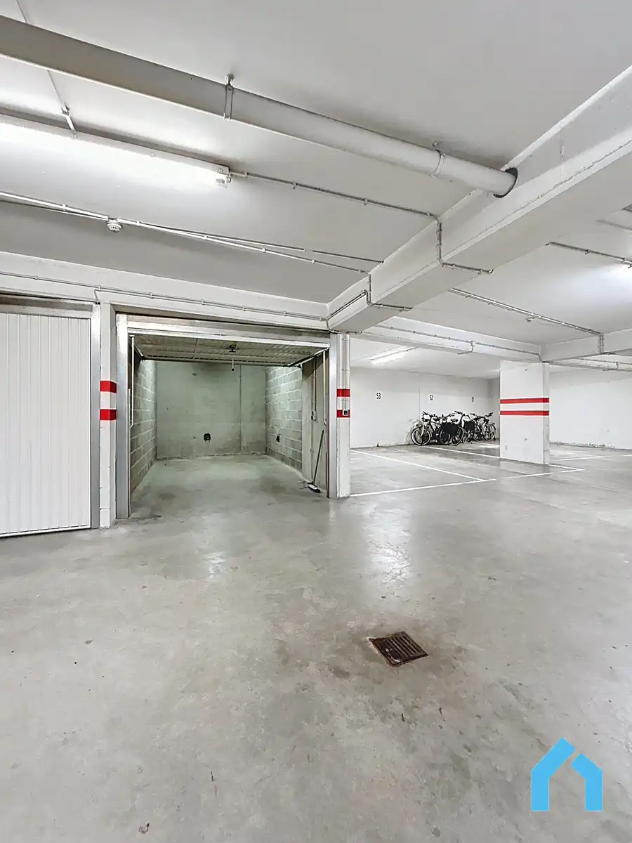 Comfortabele en ruime garagebox te koop! foto 2