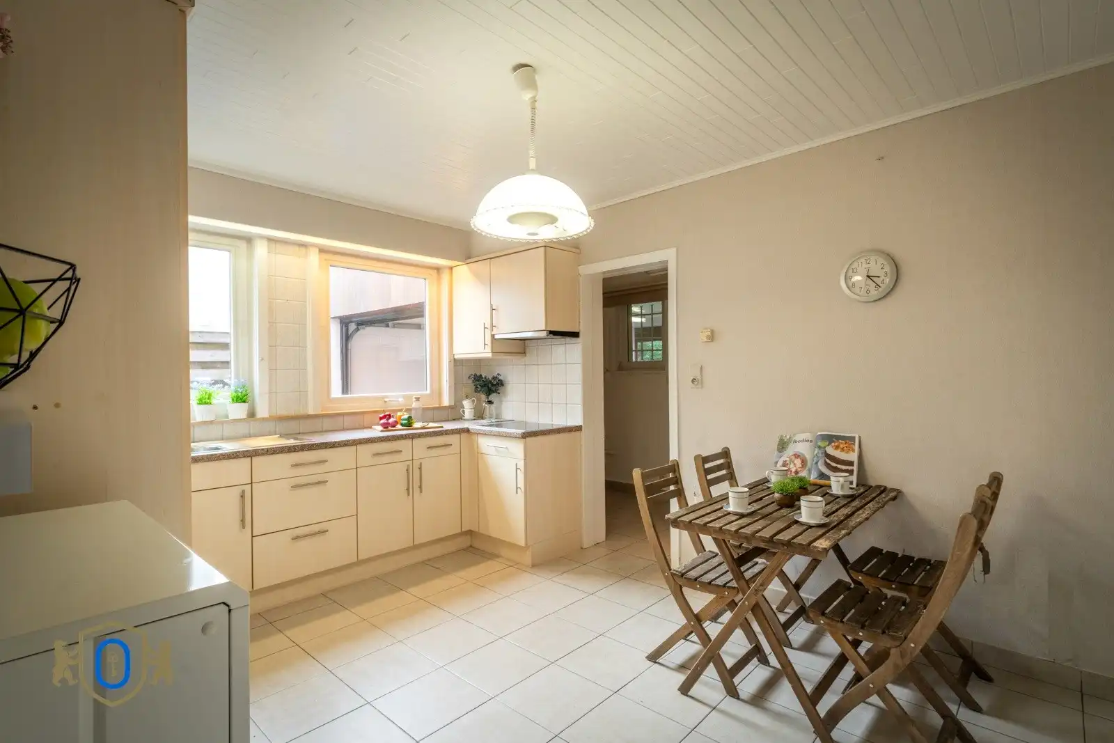 Halfopen 3-slpkr woning met tuin & garage foto 11