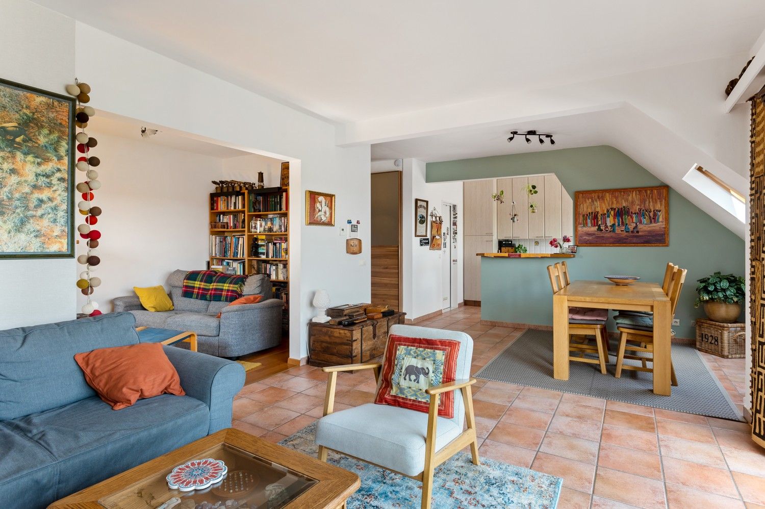 Mooi en ruim appartement op de vierde verdieping met 2 slaapkamers en terras te Deurne-Zuid! foto 4
