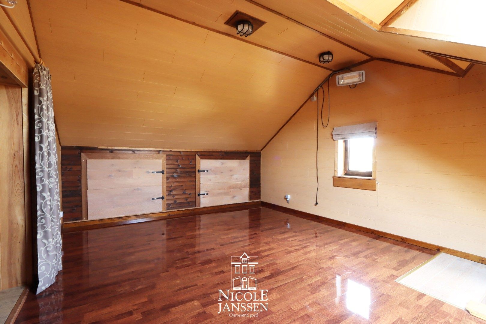 Ruime woning met grote kelder  foto 17