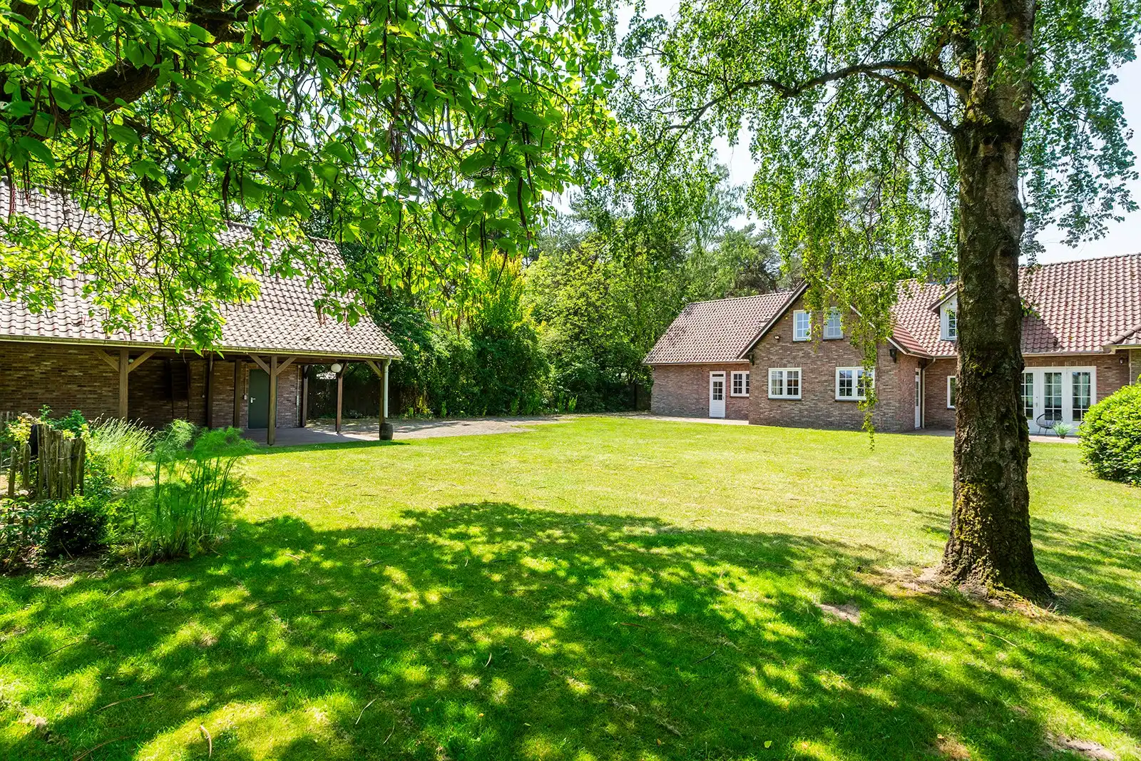 Charmante villa met zwembad en kantoor foto 30