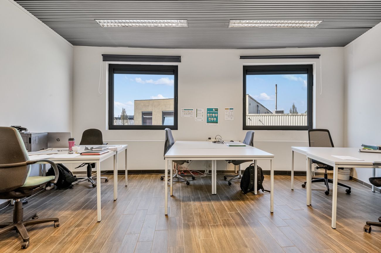 Ruim kantoorgebouw op toplocatie te Zwijnaarde foto 16