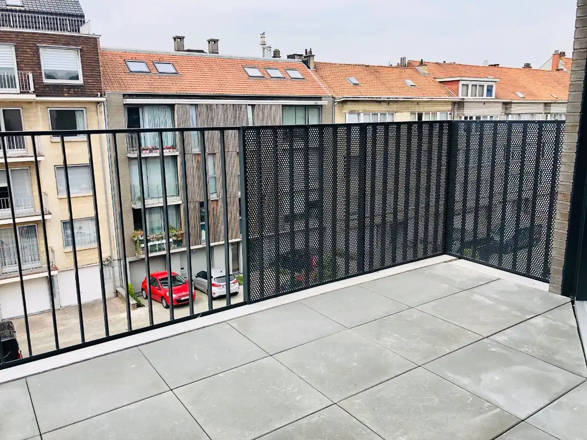 Modern 1 SLPK Appartement met terras en staanplaats foto 16