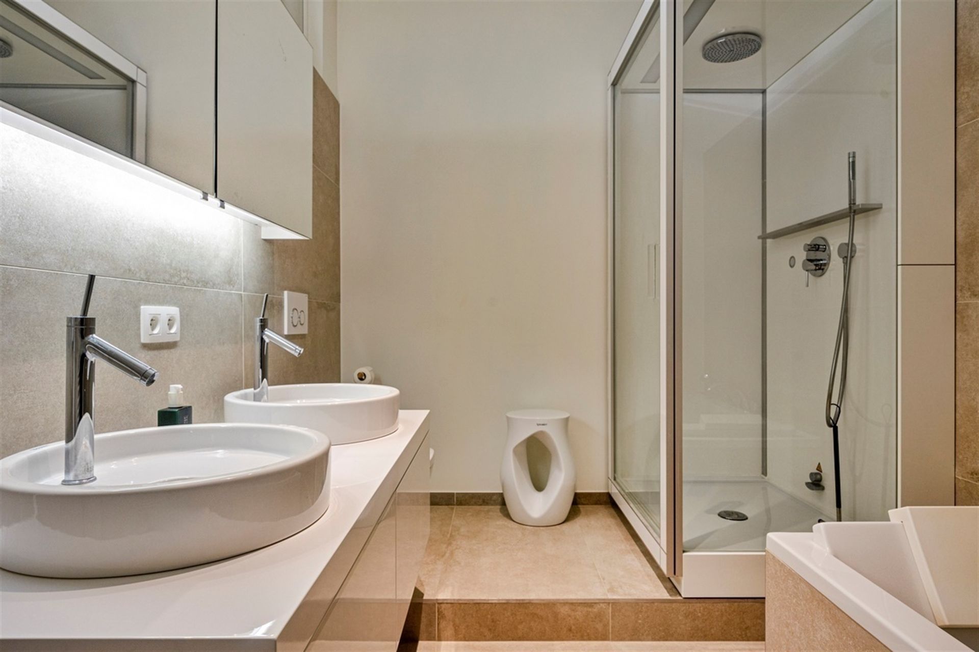 Prachtig eigentijds appartement met een historisch accent  foto 11