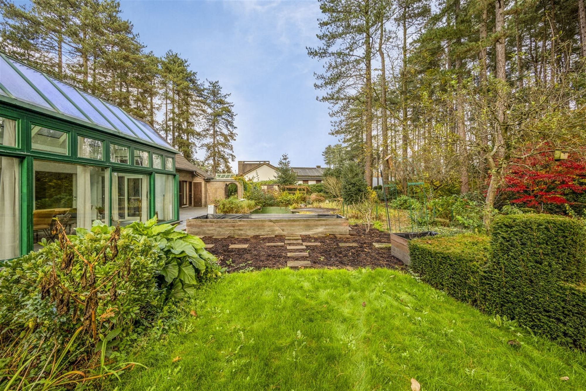 Gerenoveerde energiegunstige grootse villa in een groene residentiële villawijk  foto 37