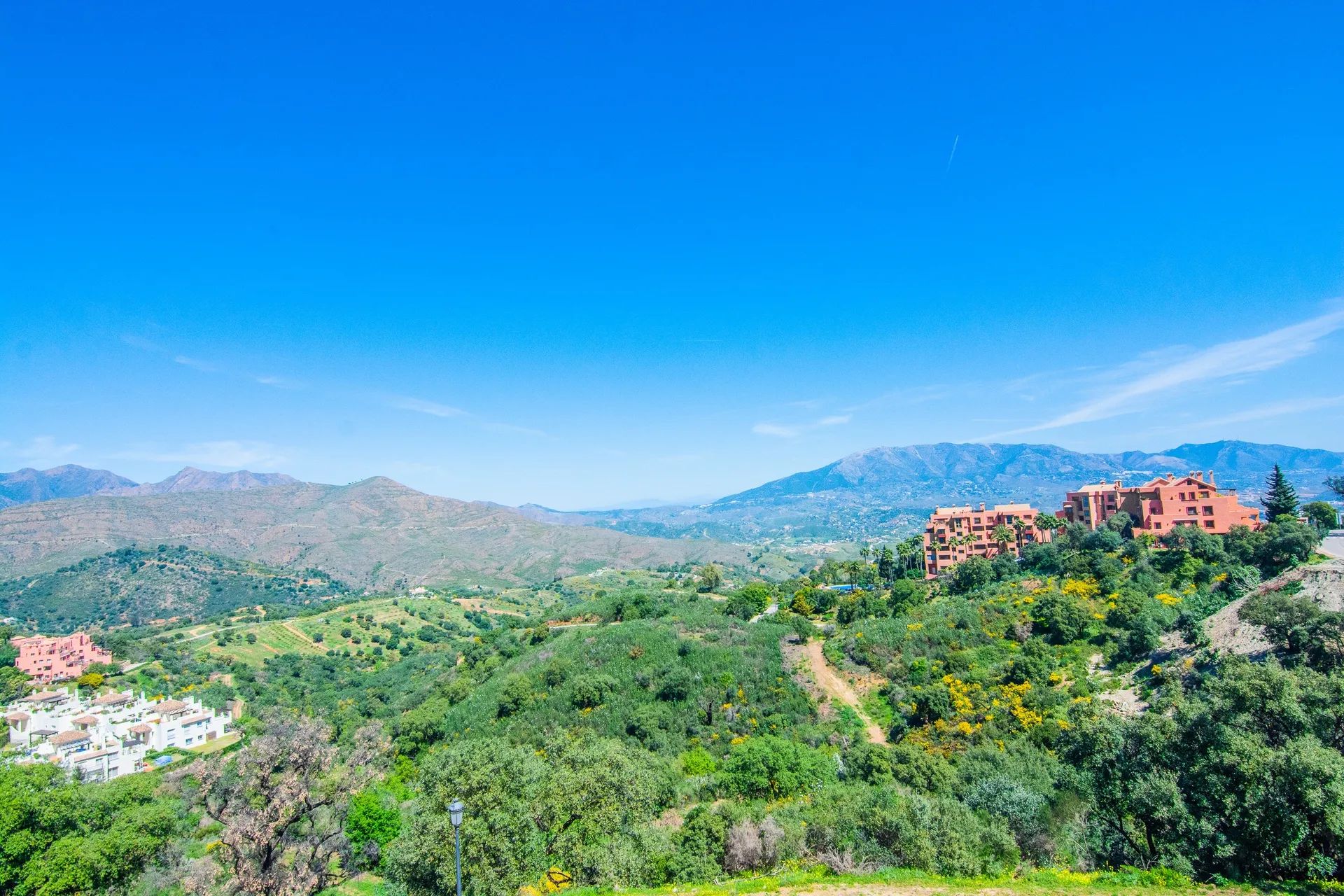 Stijlvol leven met panoramisch uitzicht in La Mairena – luxe, ruimte en rust samen in één woning foto 26