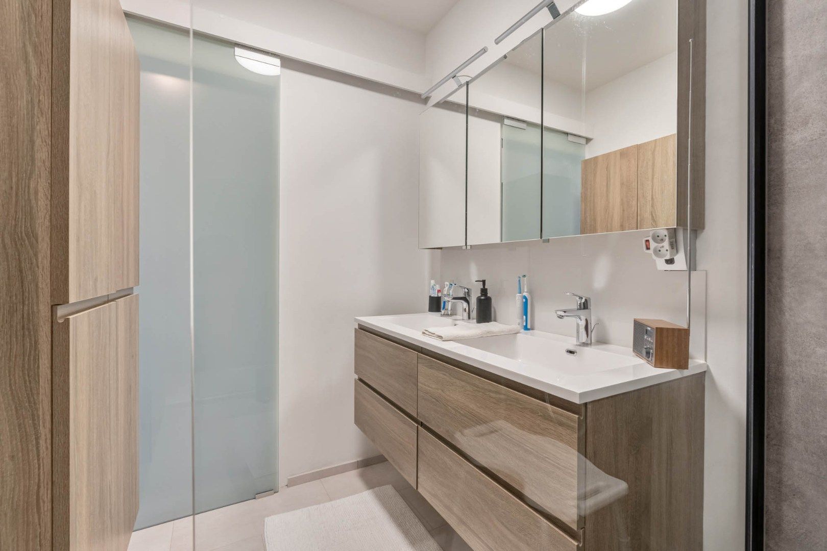 Comfortabel investeringsappartement met 2 slaapkamers en garage, in dorpskern foto 12