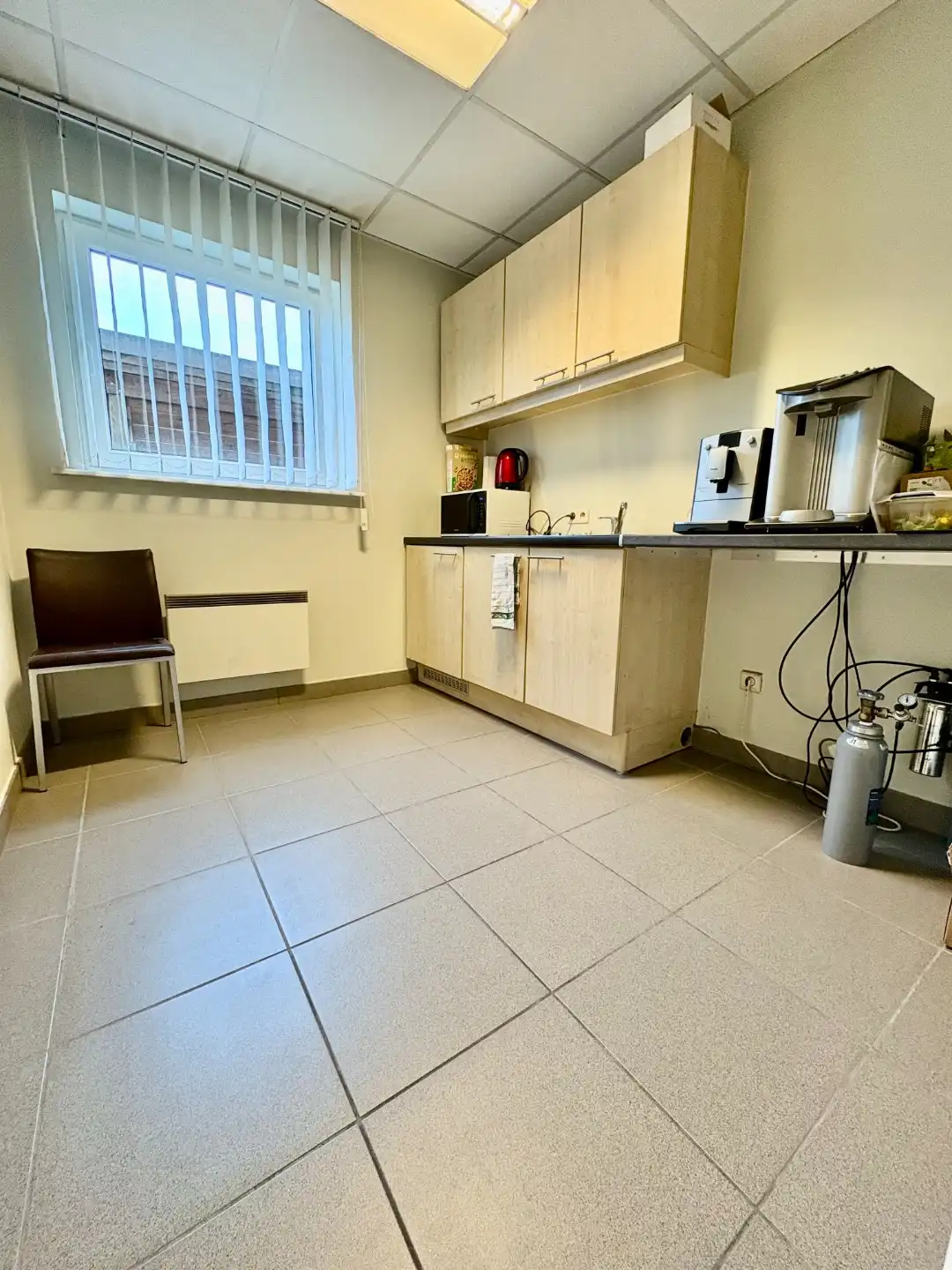 Instapklaar handelspand in het centrum van Heestert! foto 9