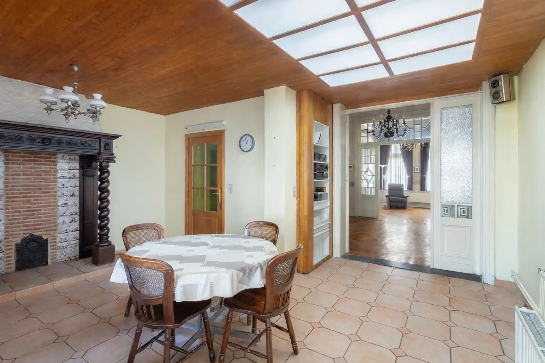 Te renoveren herenwoning met ruime tuin in Zurenborg foto 6