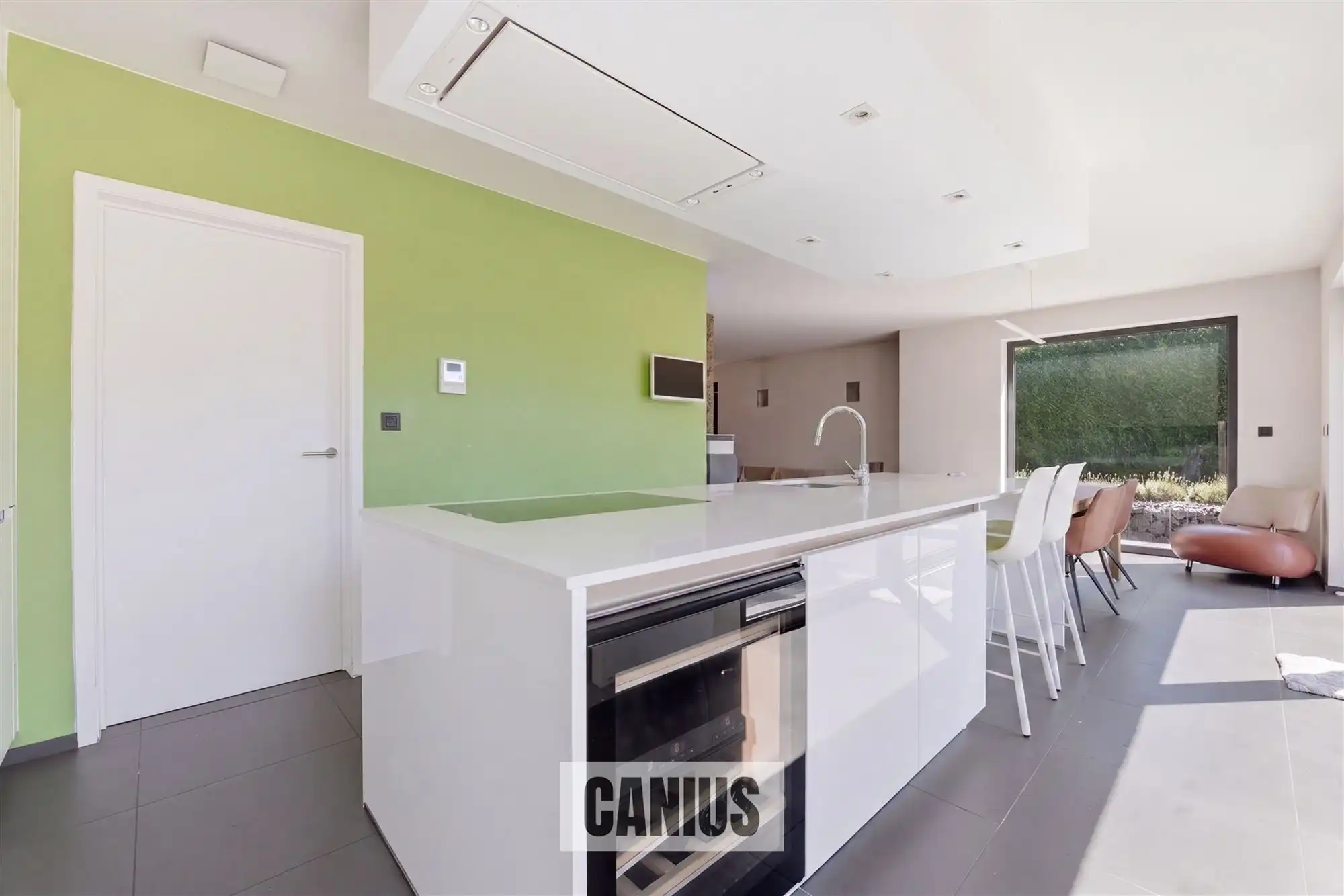 MODERNE, INSTAPKLARE WONING MET 3 SLPK EN ZUIDGERICHTE TUIN foto 3