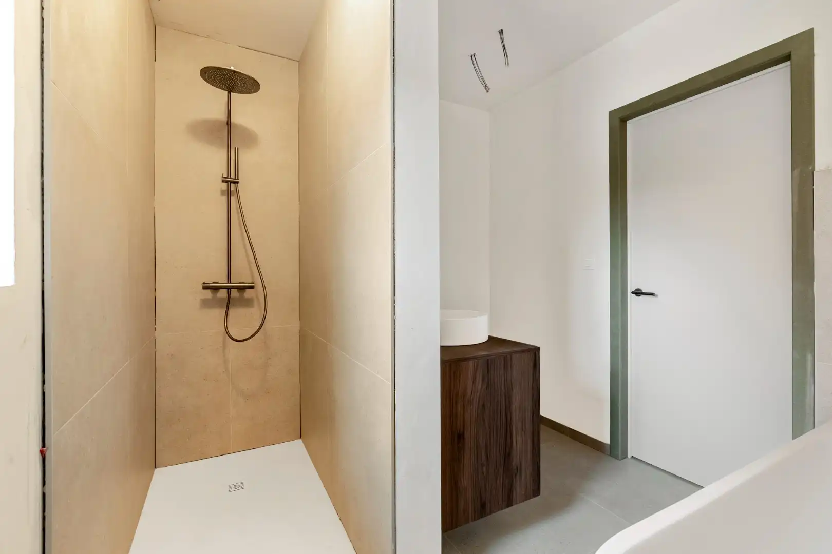 Exclusieve, volledig afgewerkte halfvrijstaande woning na transformatie van bestaande hoeve naar 2 BEN-woningen!  foto 22