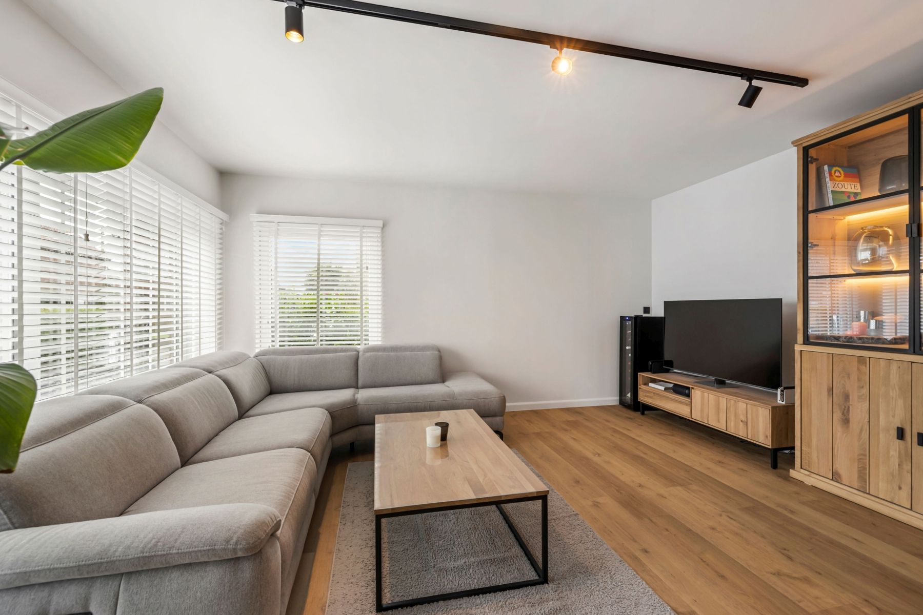 Volledig gerenoveerde bungalow instapklaar foto 7