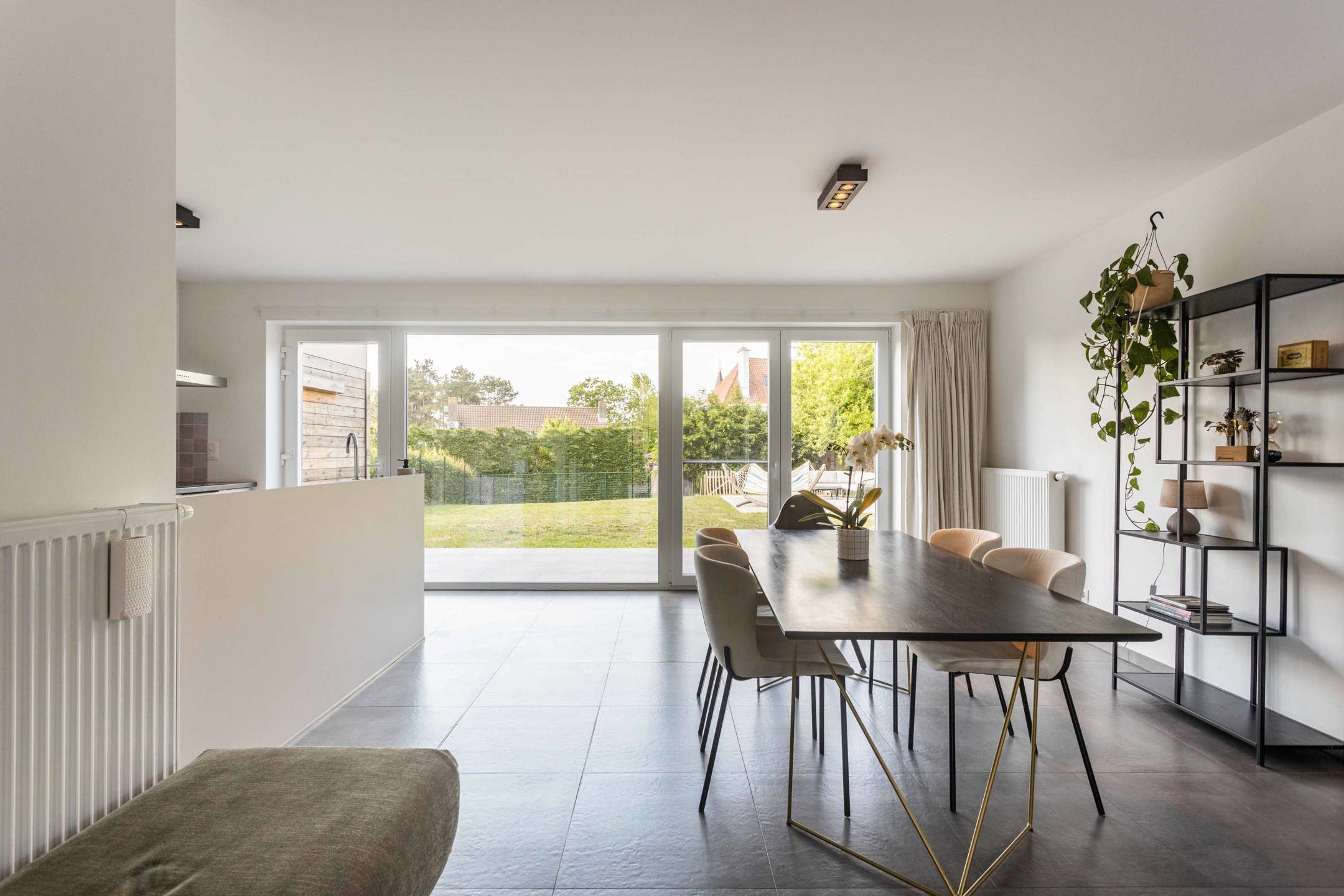 Recente (nieuw)bouwwoning  op een gunstige locatie foto 8