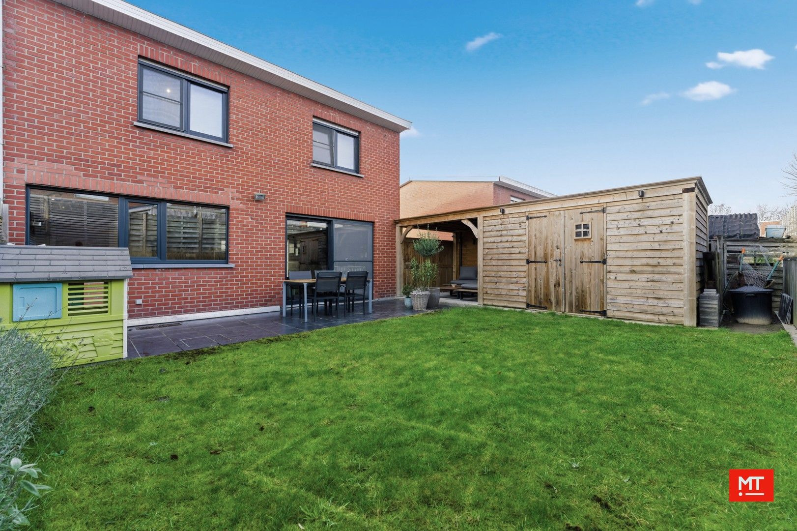 Instapklare halfopen bebouwing met 4 slaapkamers, tuin en garage op rustige ligging in Zonnebeke foto 13