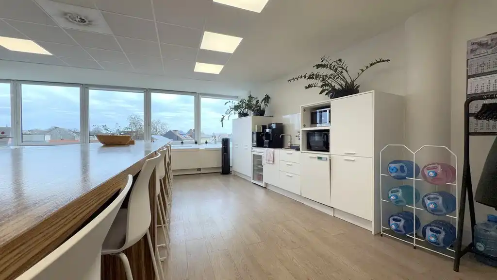 Knap ingericht kantoor te huur in Antwerp Gate I te Berchem foto 6