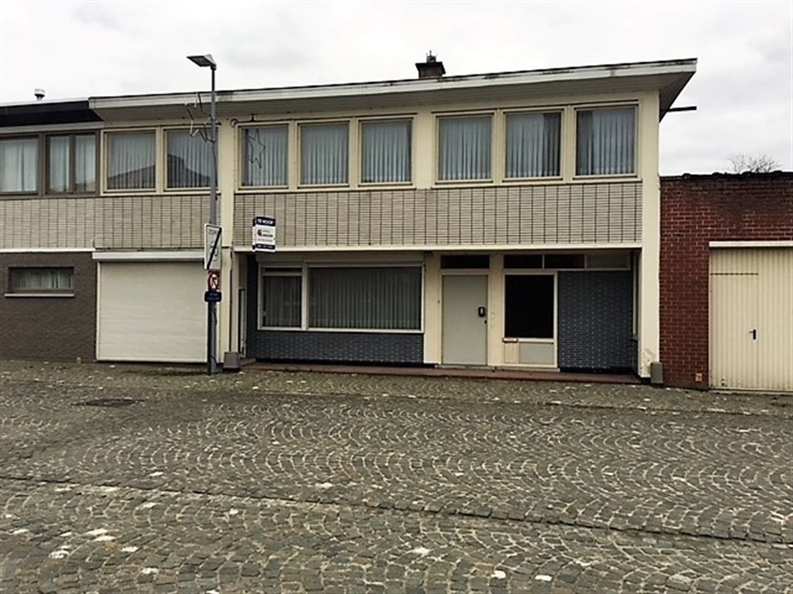 Ruime woning te koop in centrum van Stavele! foto 2