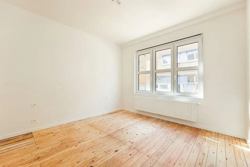 Gerenoveerd gelijkvloers appartement met zonnige tuin foto 12