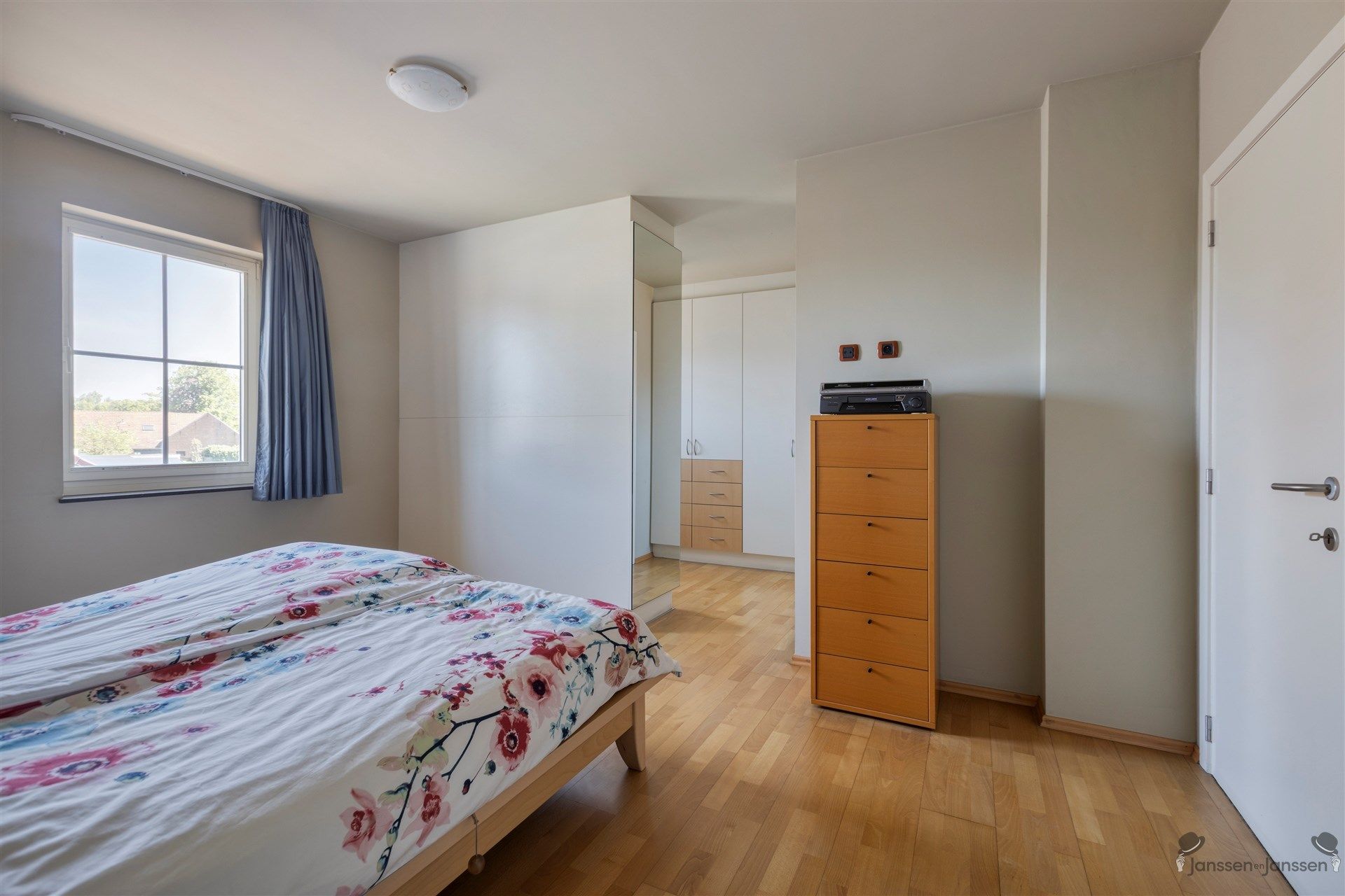 Woning met grote werkplaats  foto 14