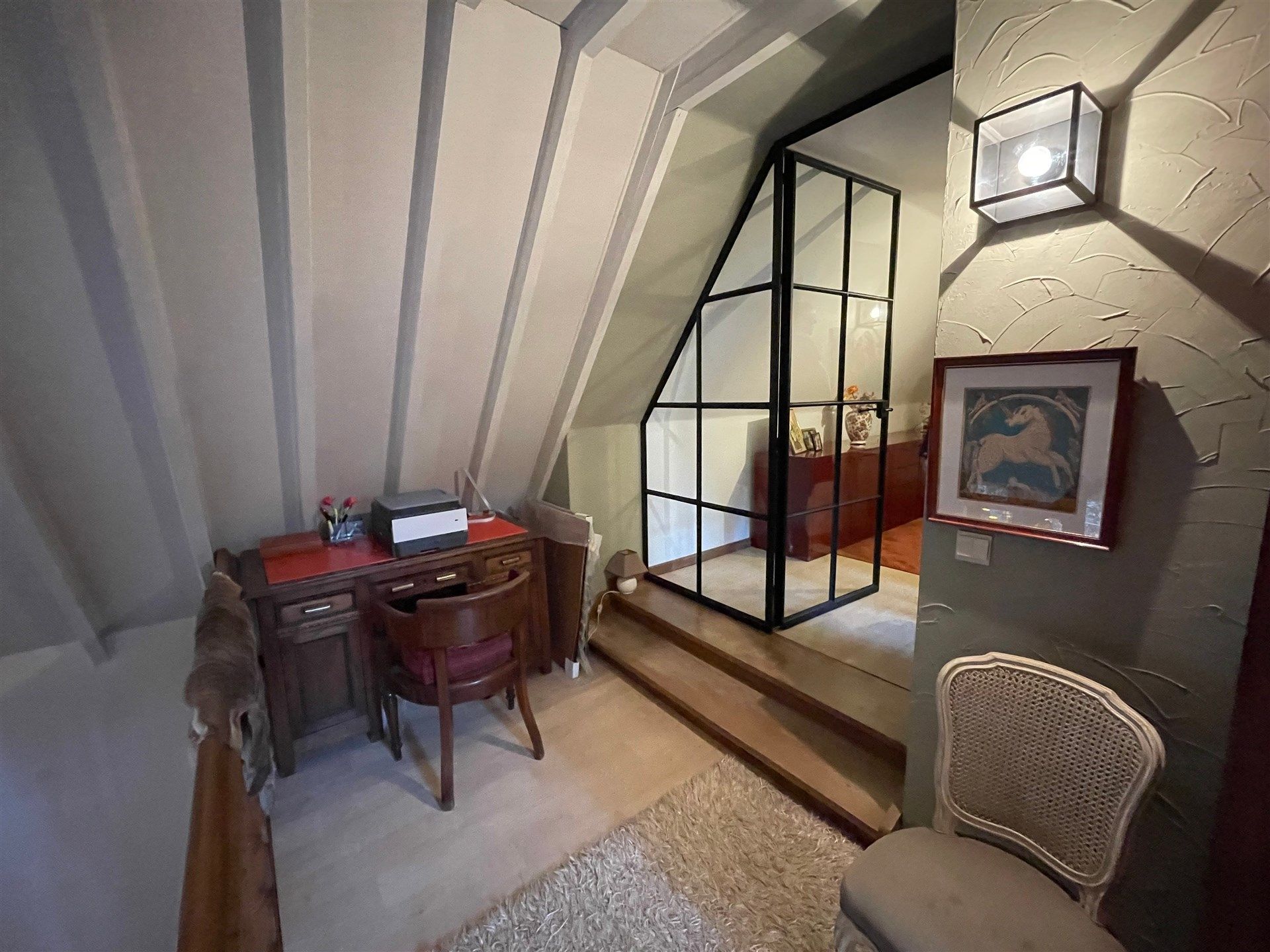 Prachtig midden in het groen gelegen villa in landelijke stijl met tuin en garage. foto 17