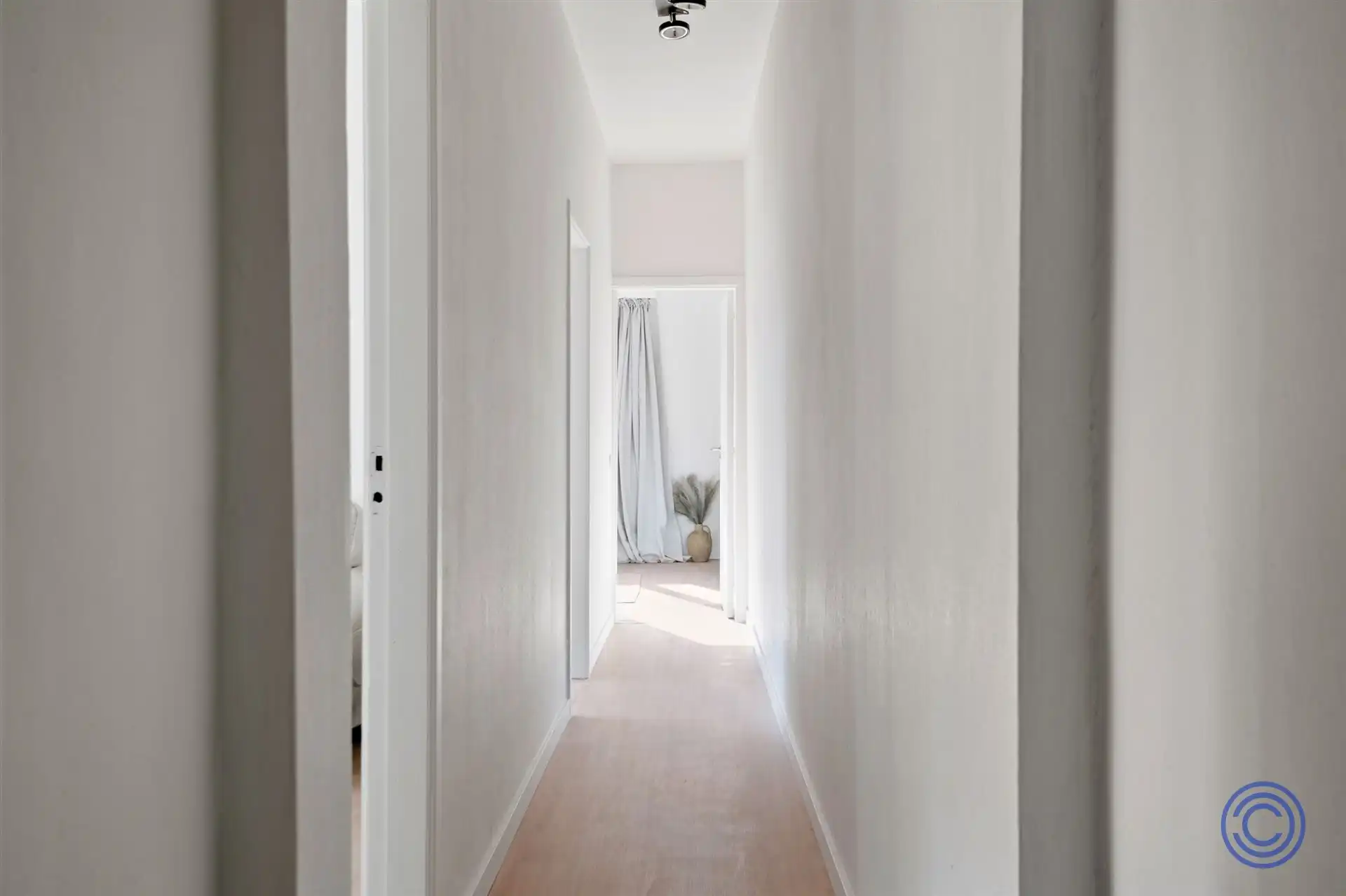 2026 gerenoveerd, instapklaar 3-slpk appartement! foto 5