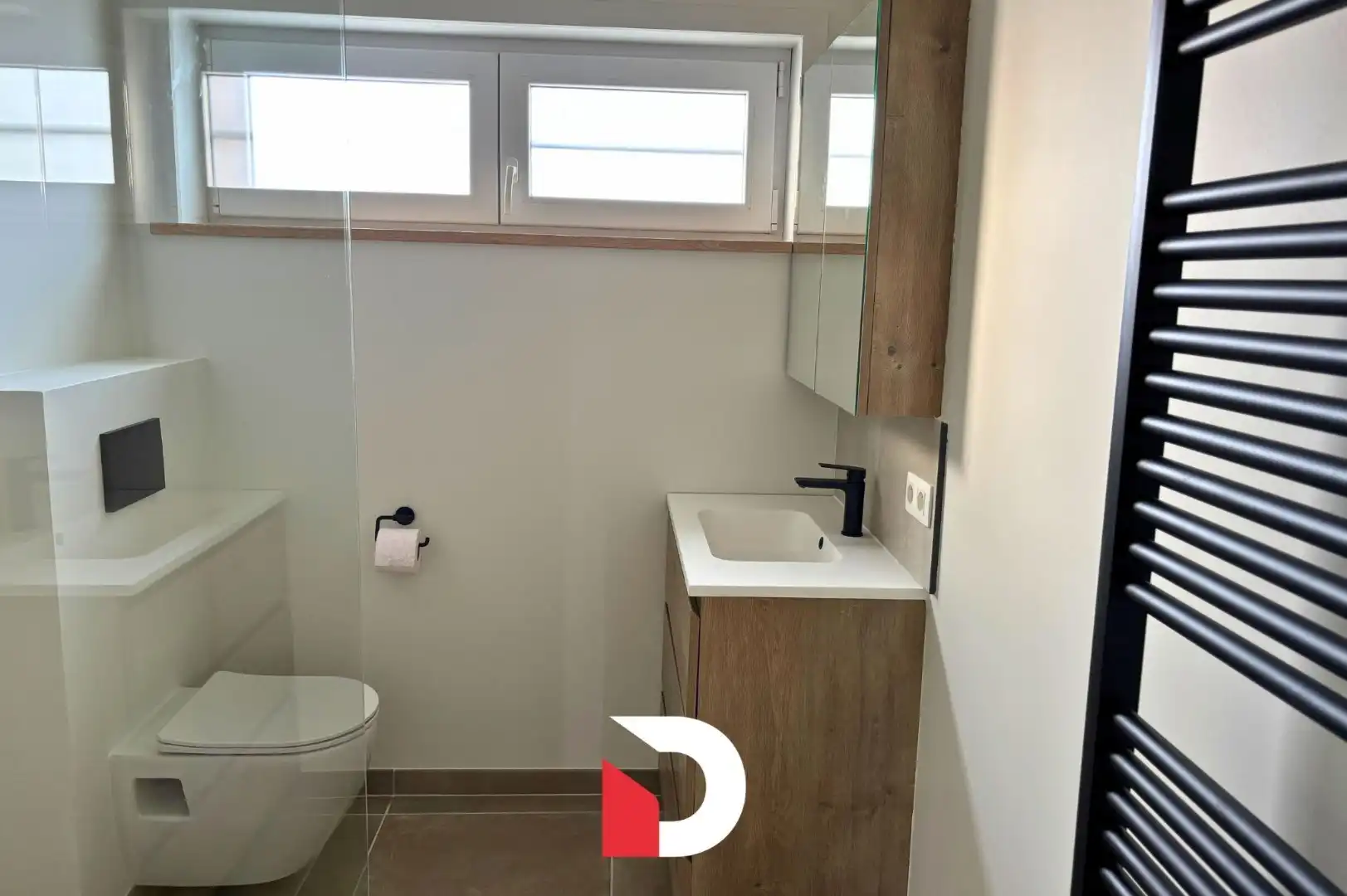 Gerenoveerde, lichtrijke woning met 3 slaapkamers en garage  foto 17